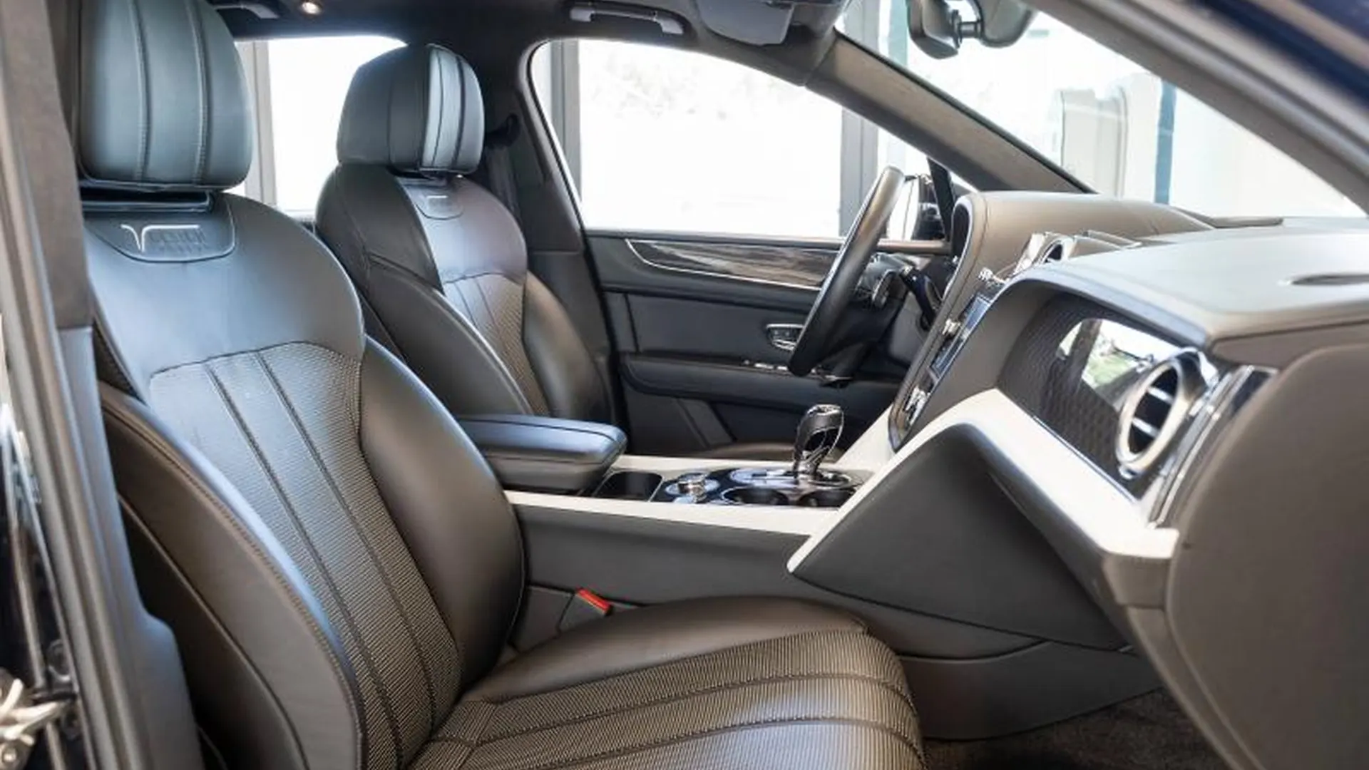 Bentley Bentayga — photo 15