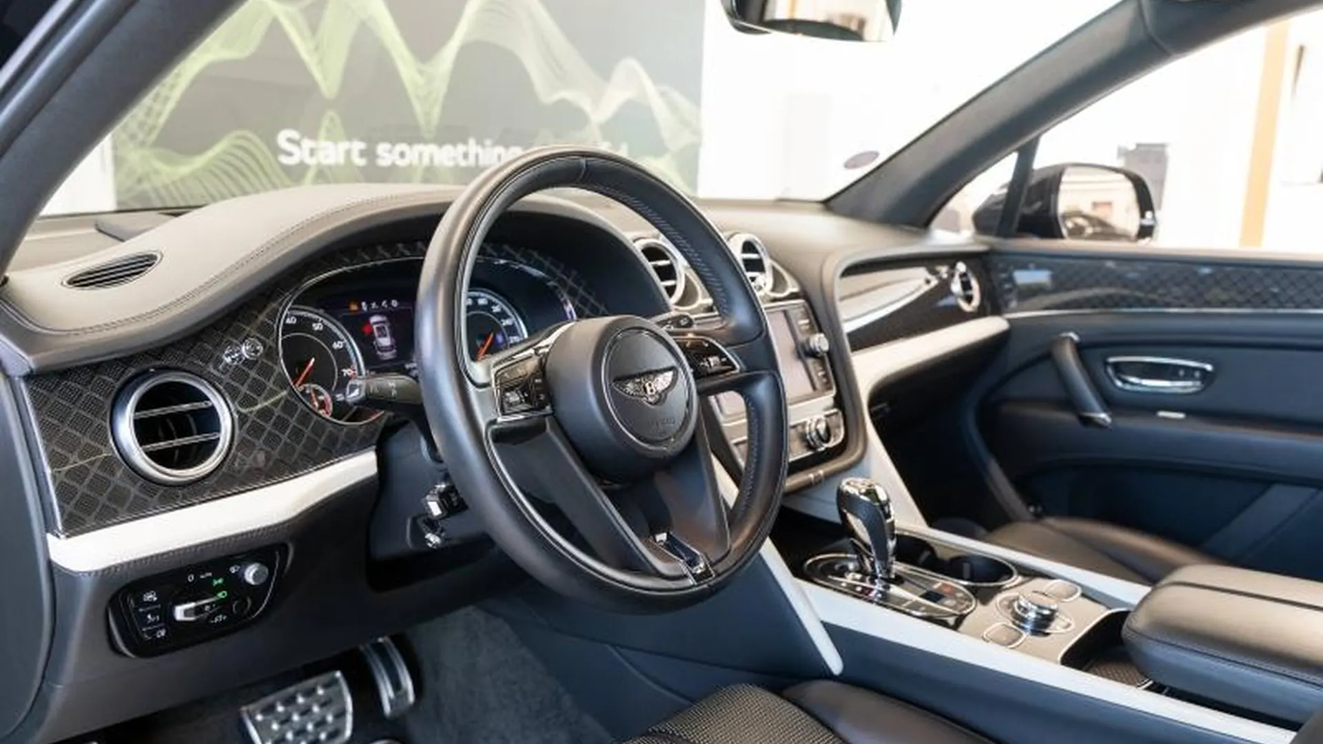 Bentley Bentayga — photo 11