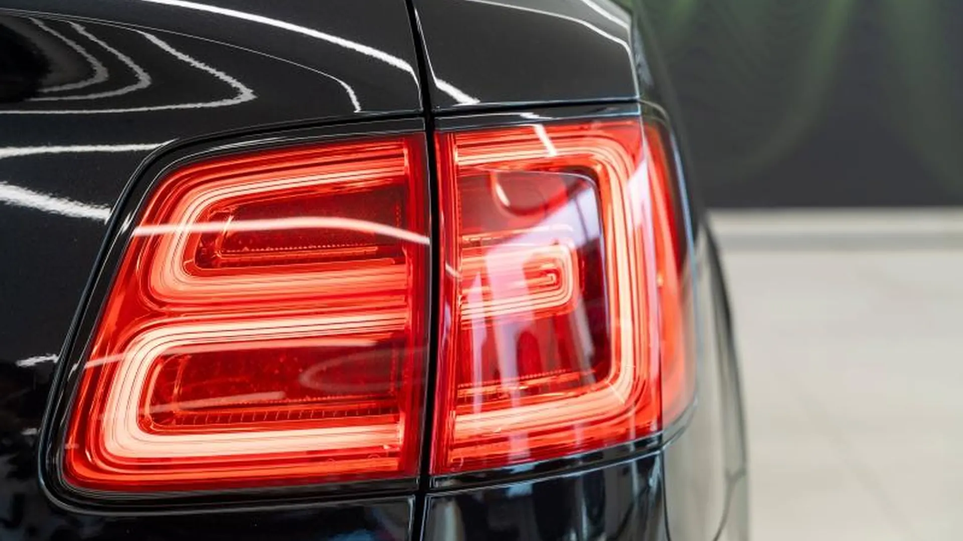 Bentley Bentayga — photo 4