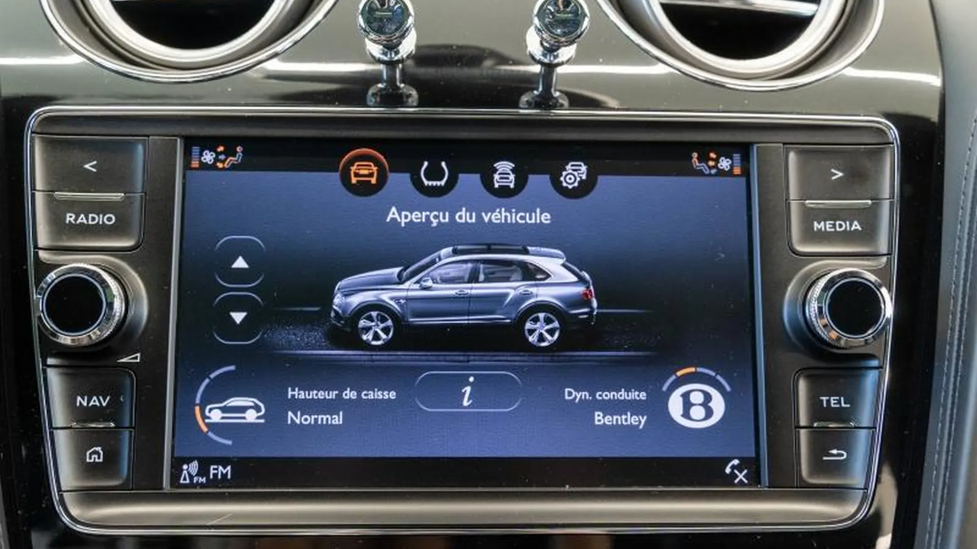Bentley Bentayga — photo 37