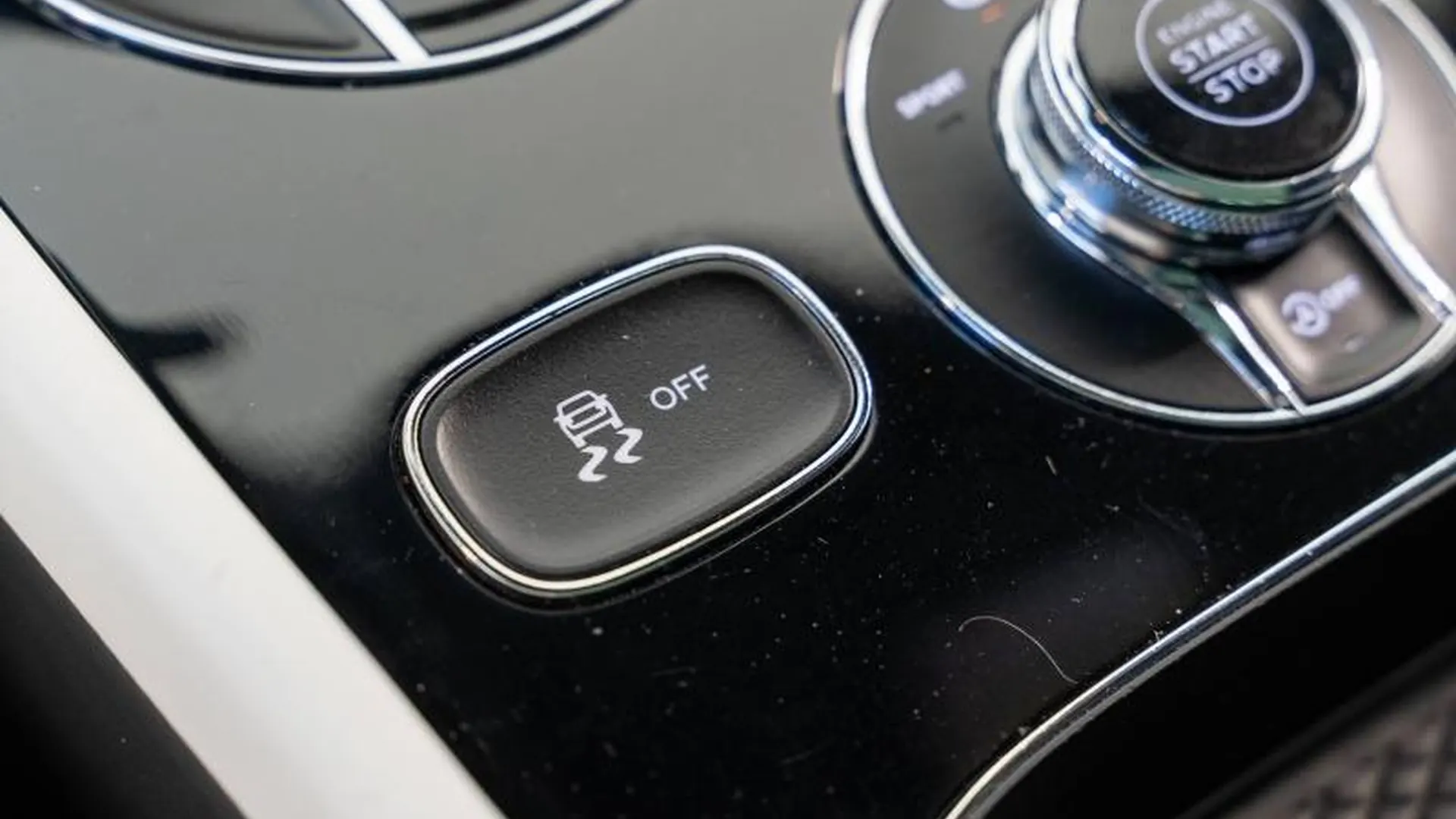 Bentley Bentayga — photo 33