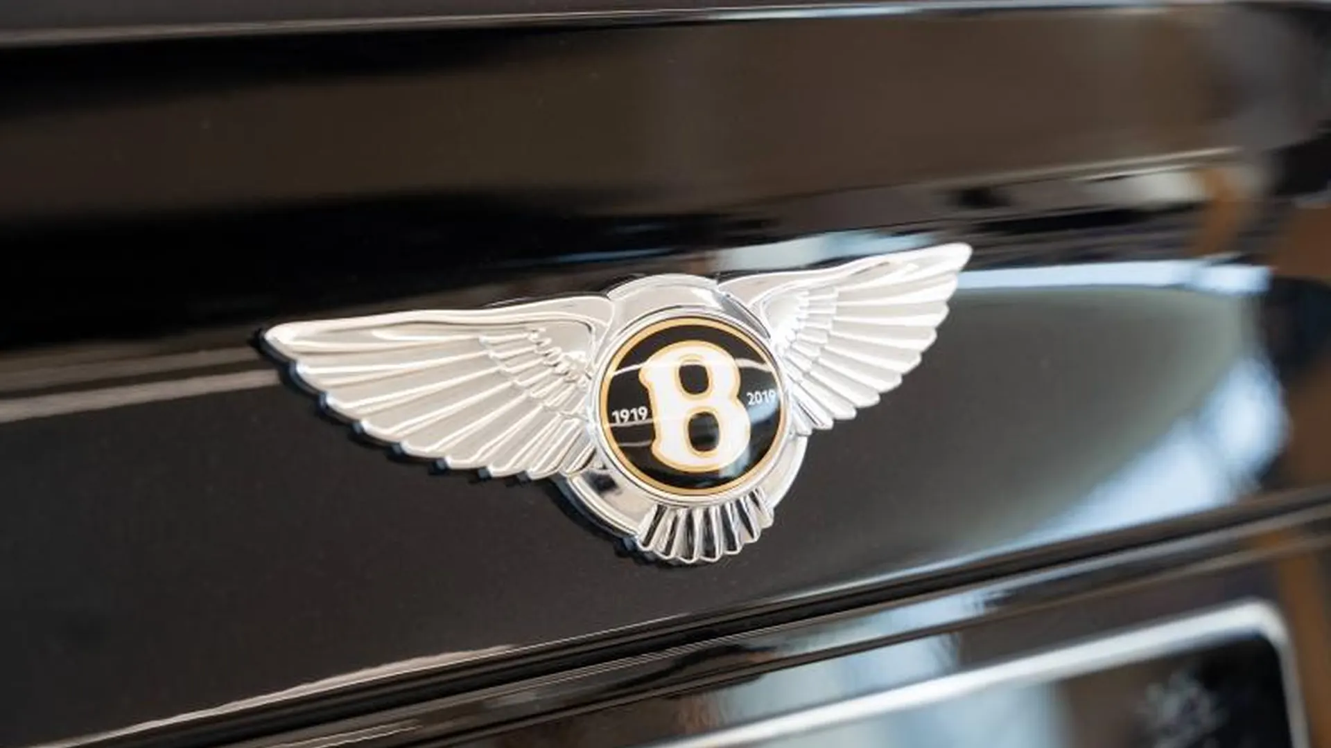 Bentley Bentayga — photo 40