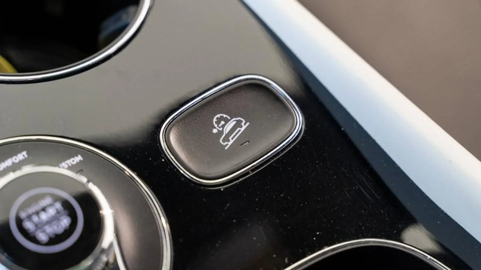 Bentley Bentayga — photo 32