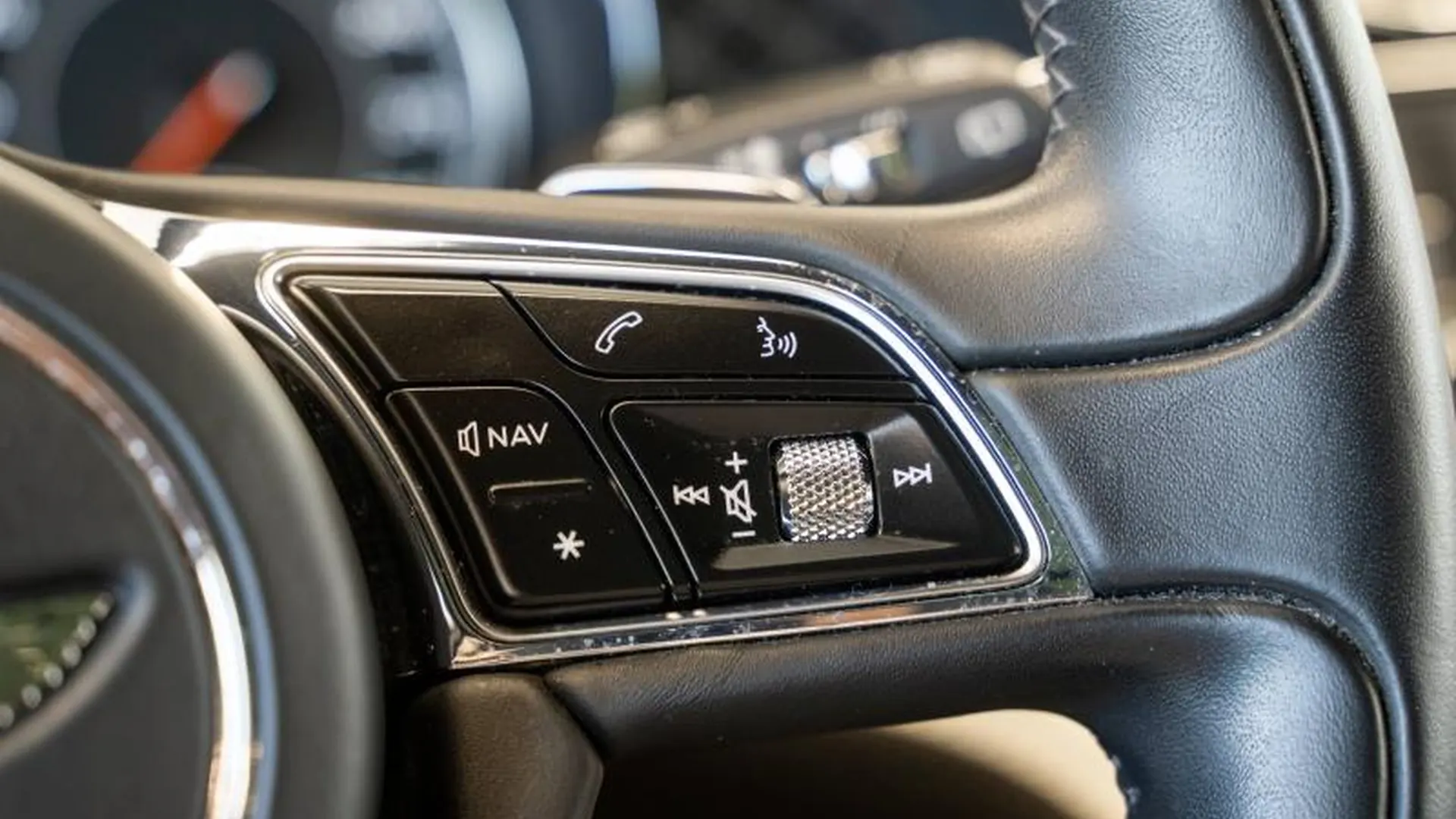 Bentley Bentayga — photo 28