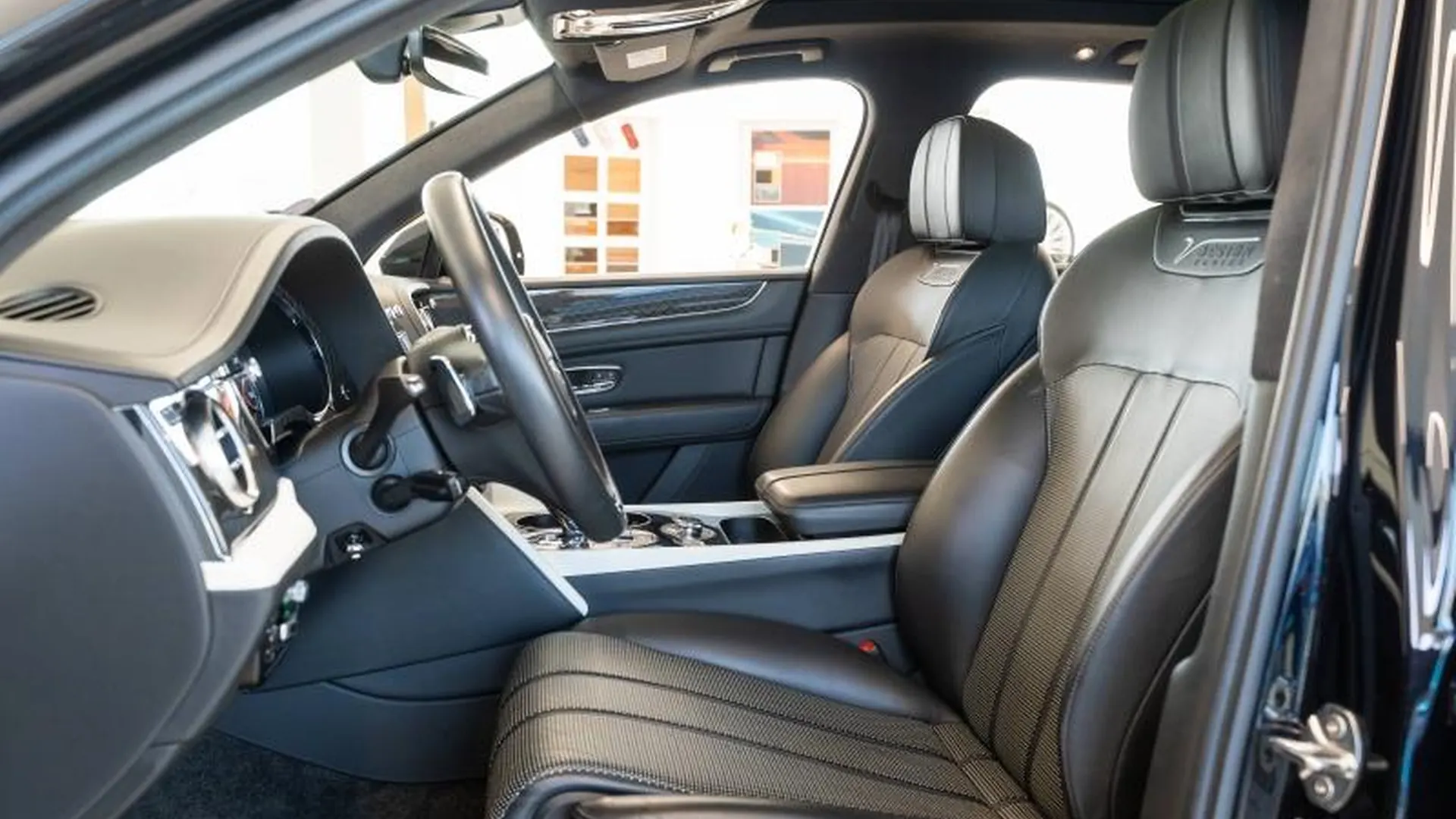 Bentley Bentayga — photo 13
