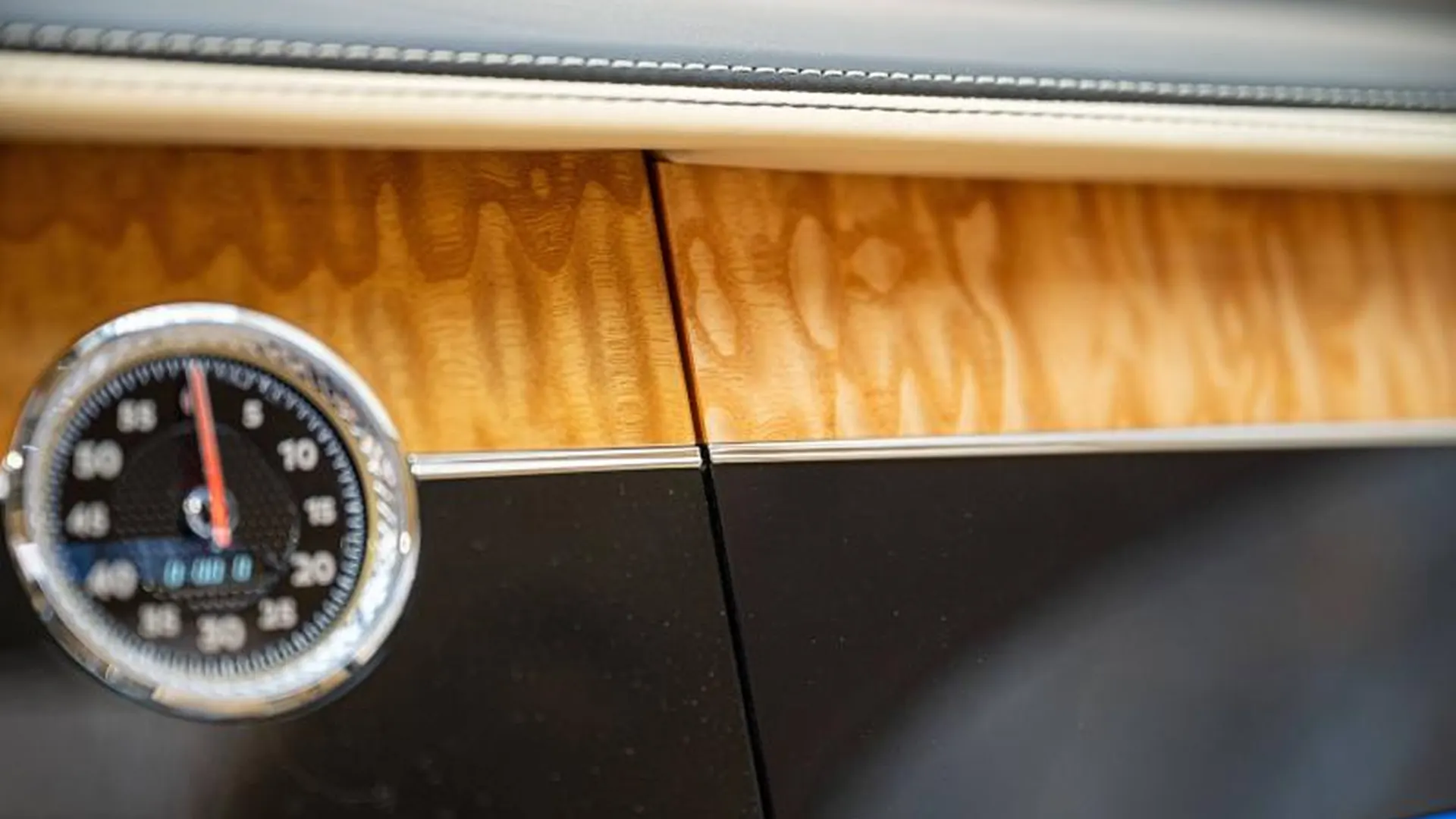 Bentley Flying Spur — photo 44
