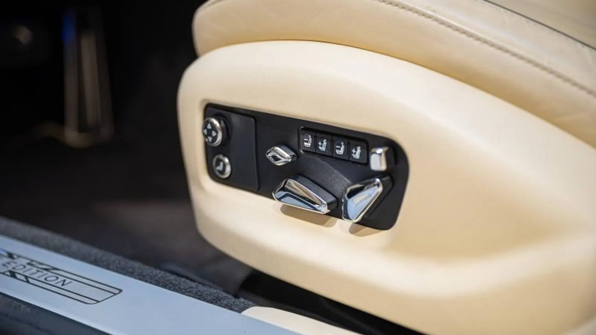 Bentley Flying Spur — photo 30