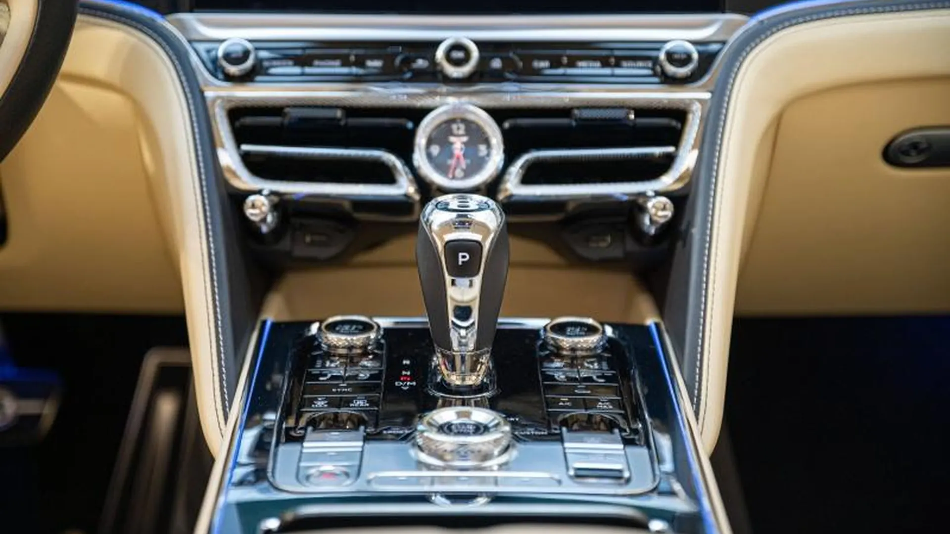 Bentley Flying Spur — photo 26