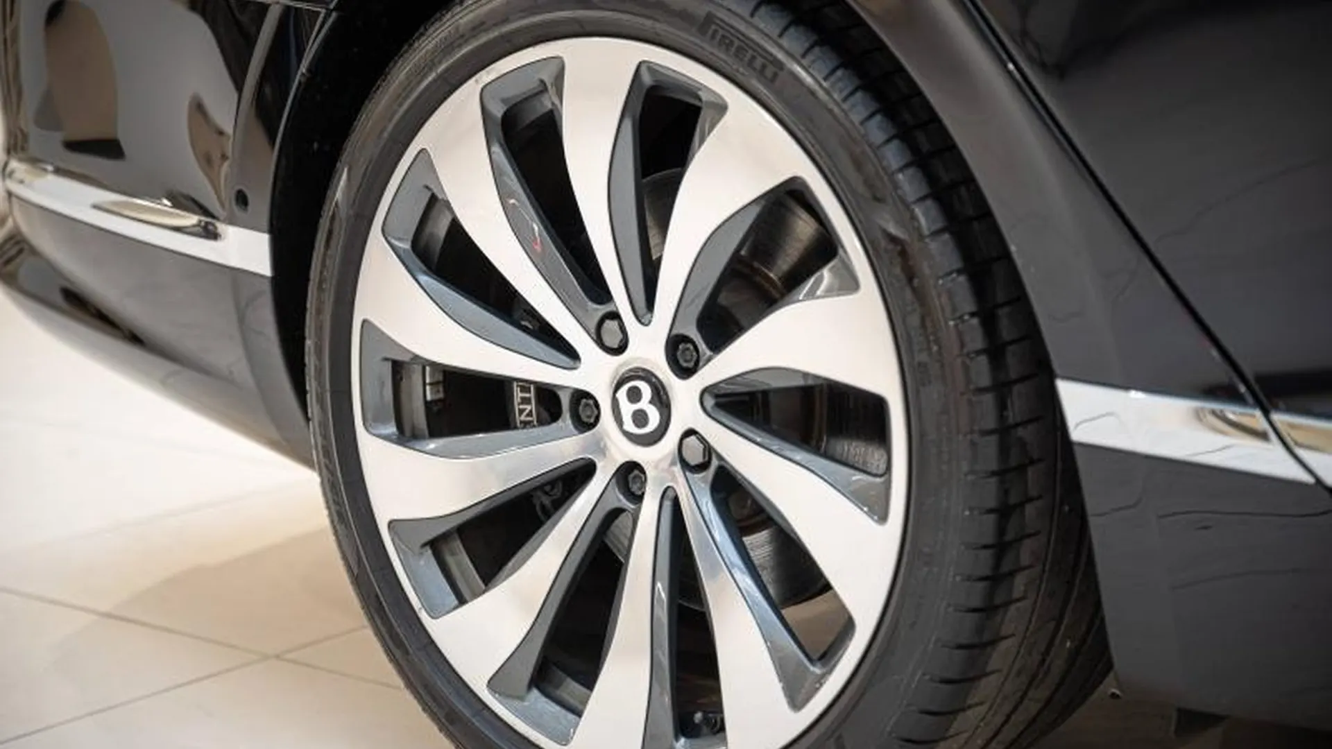 Bentley Flying Spur — photo 10