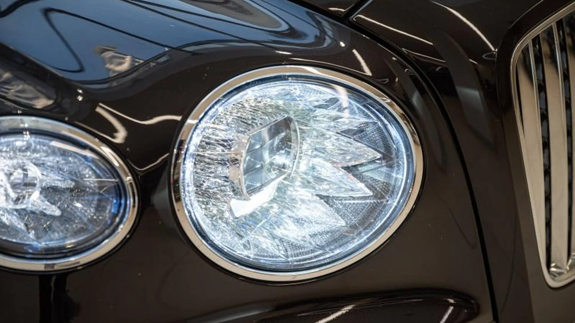 Bentley Flying Spur — photo 11