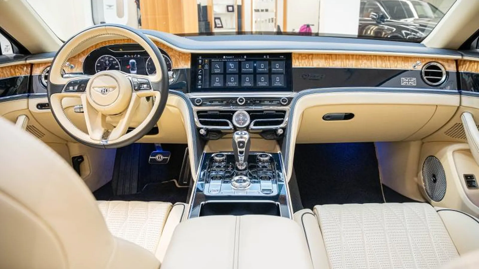 Bentley Flying Spur — photo 24