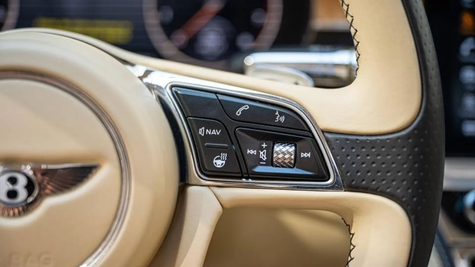 Bentley Flying Spur — photo 35