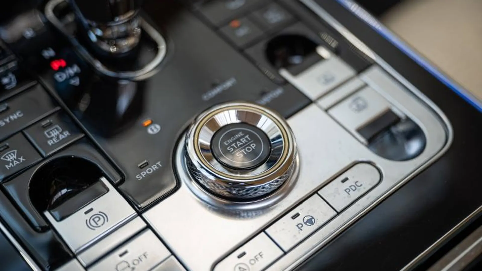 Bentley Flying Spur — photo 37