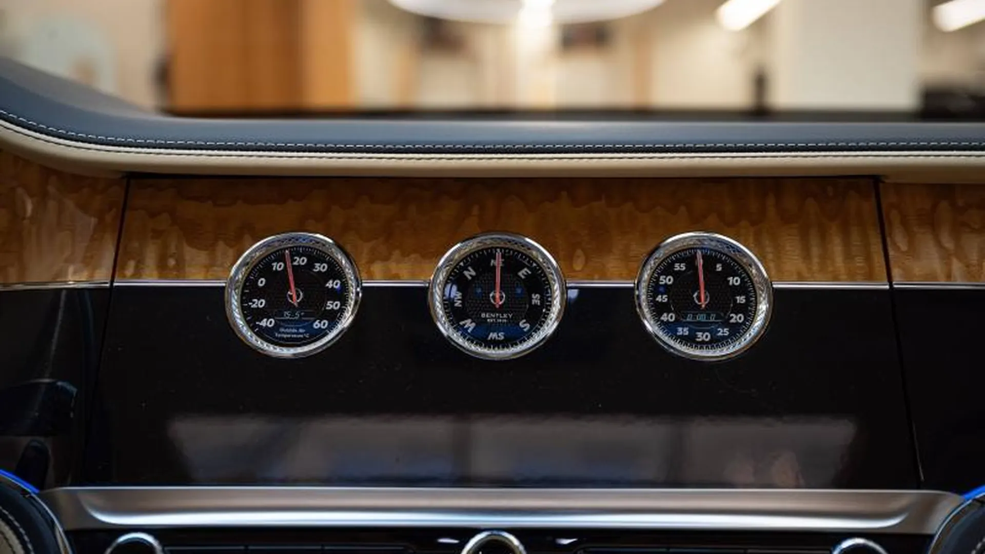 Bentley Flying Spur — photo 42