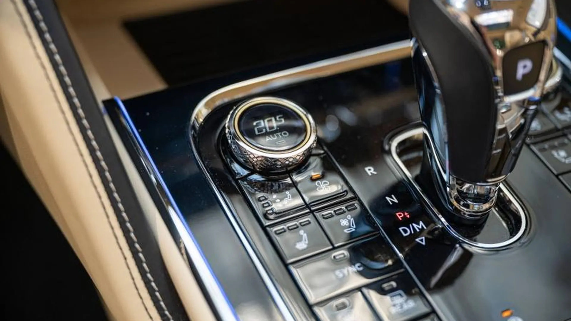 Bentley Flying Spur — photo 38