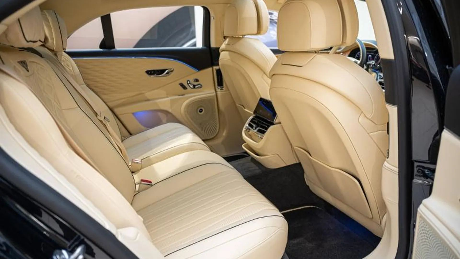 Bentley Flying Spur — photo 15