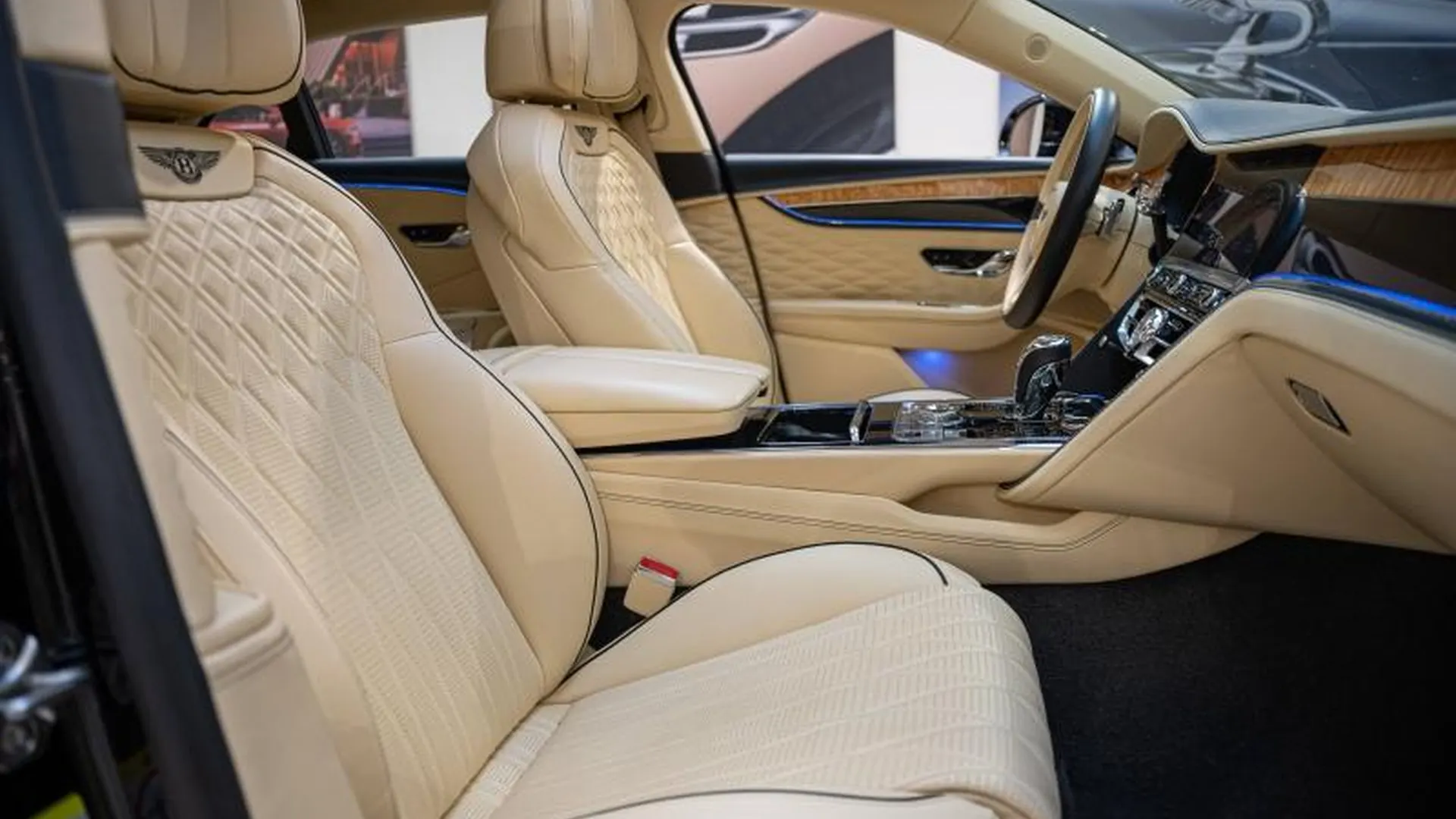 Bentley Flying Spur — photo 14