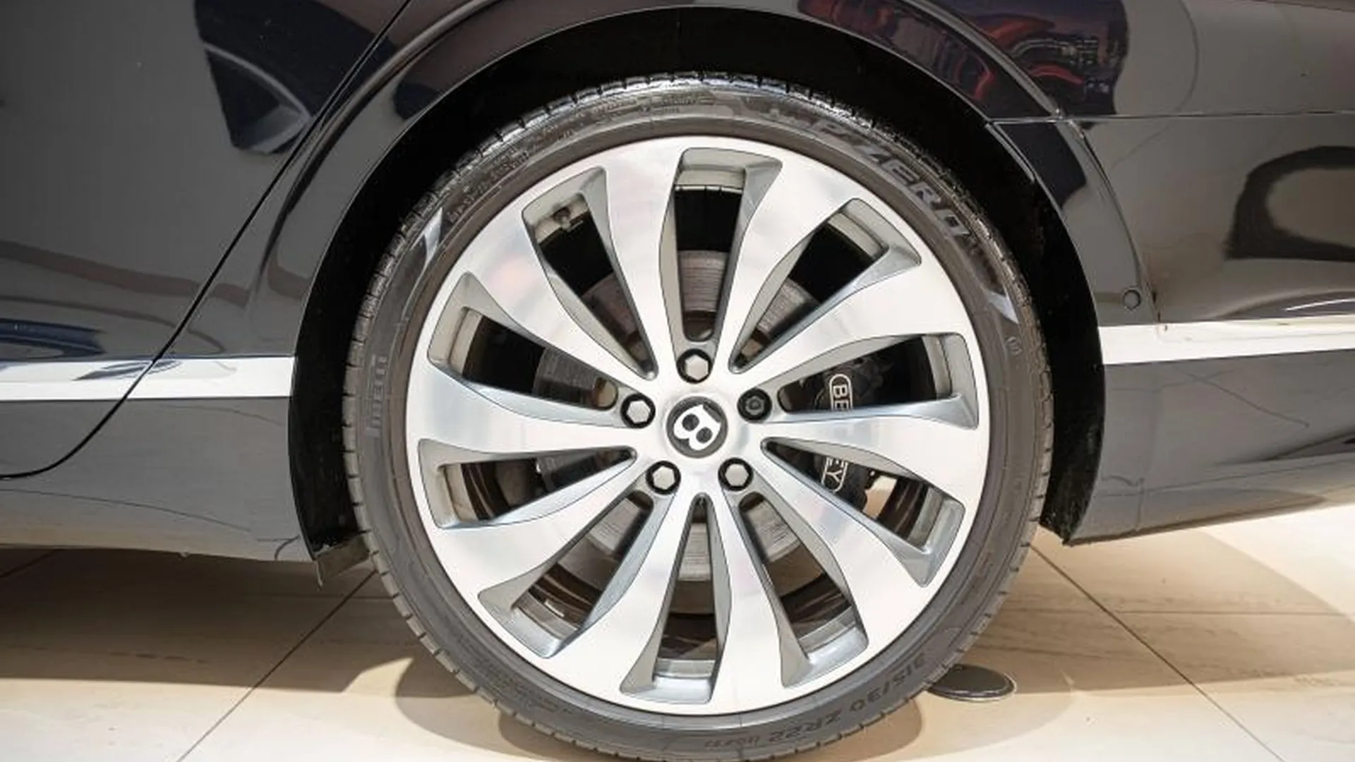 Bentley Flying Spur — photo 16