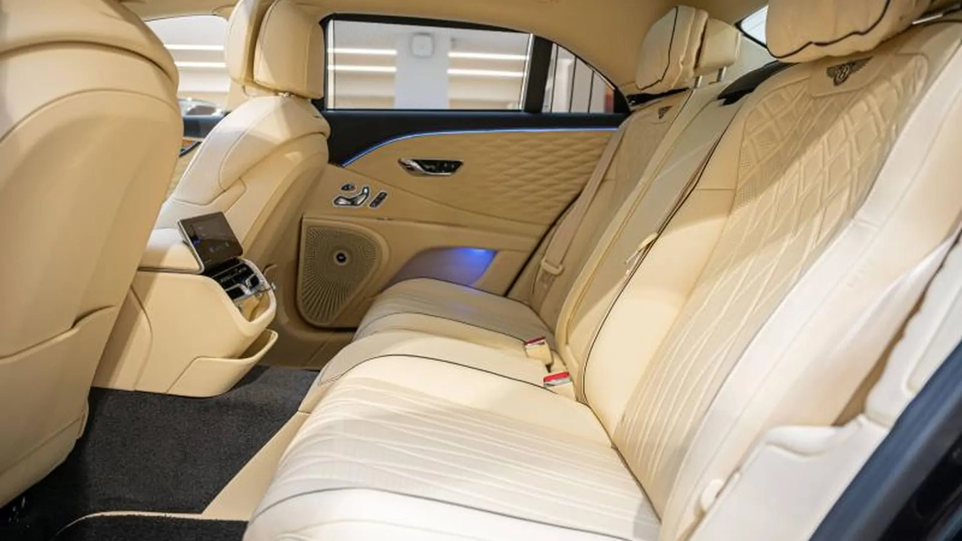 Bentley Flying Spur — photo 22