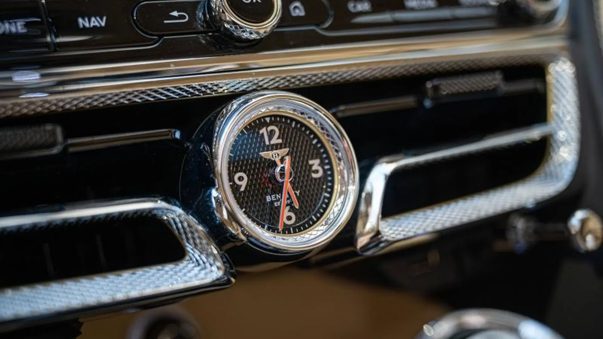 Bentley Flying Spur — photo 36