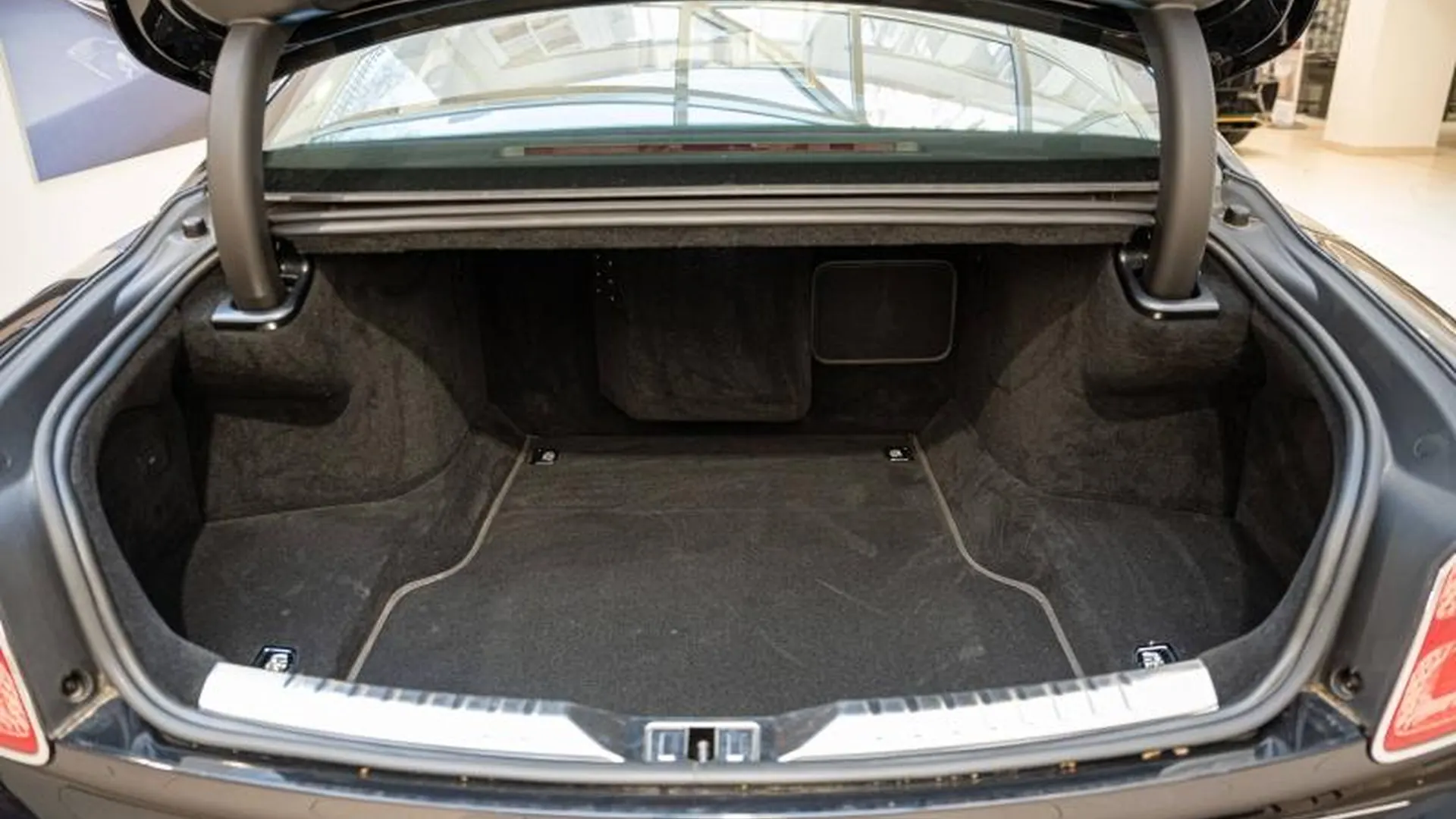 Bentley Flying Spur — photo 8