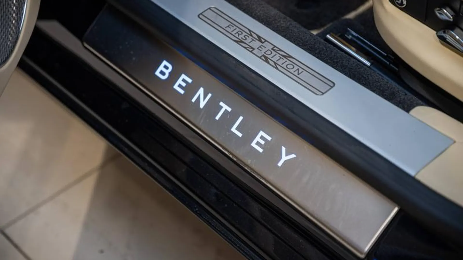 Bentley Flying Spur — photo 29