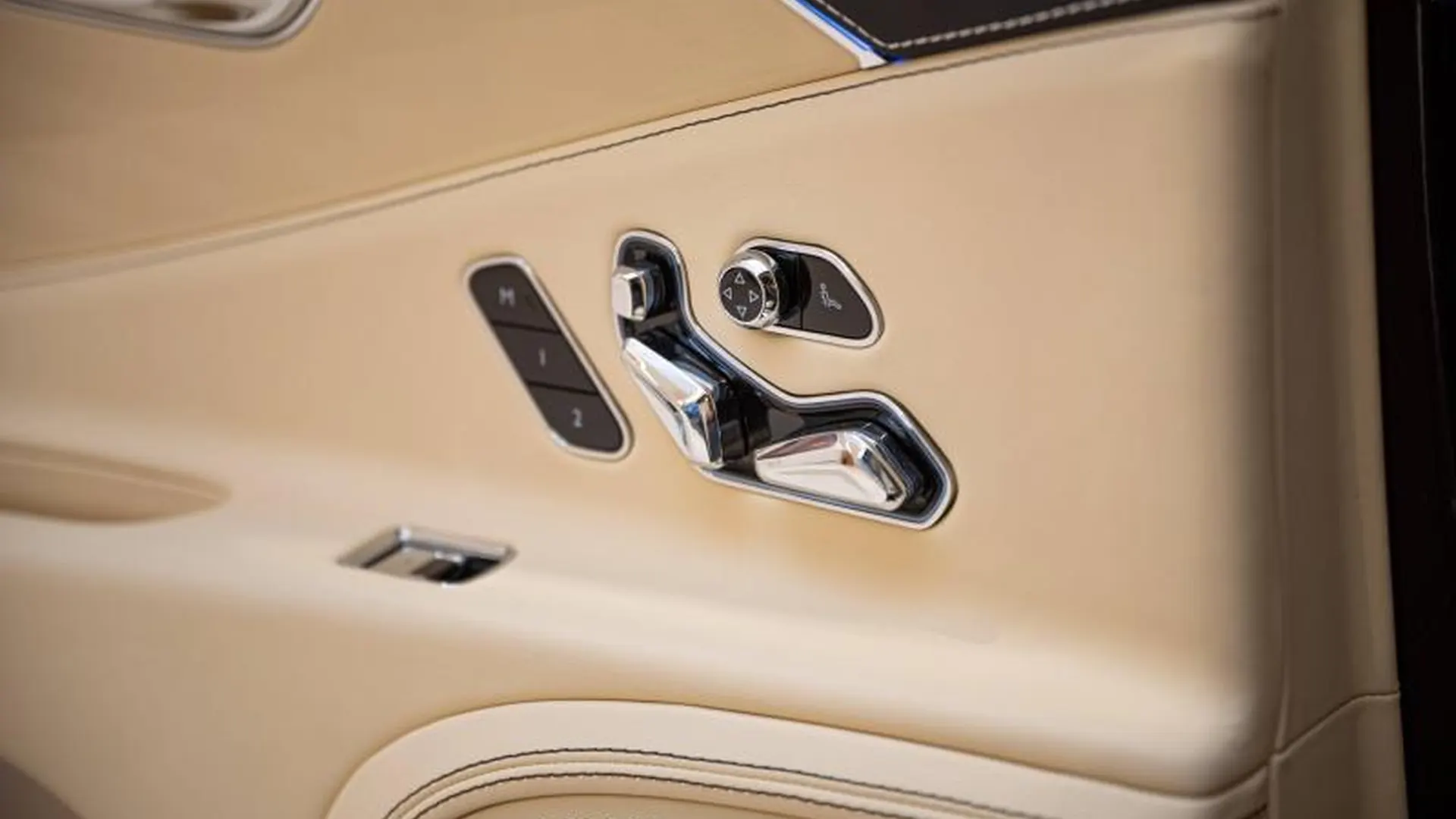 Bentley Flying Spur — photo 28