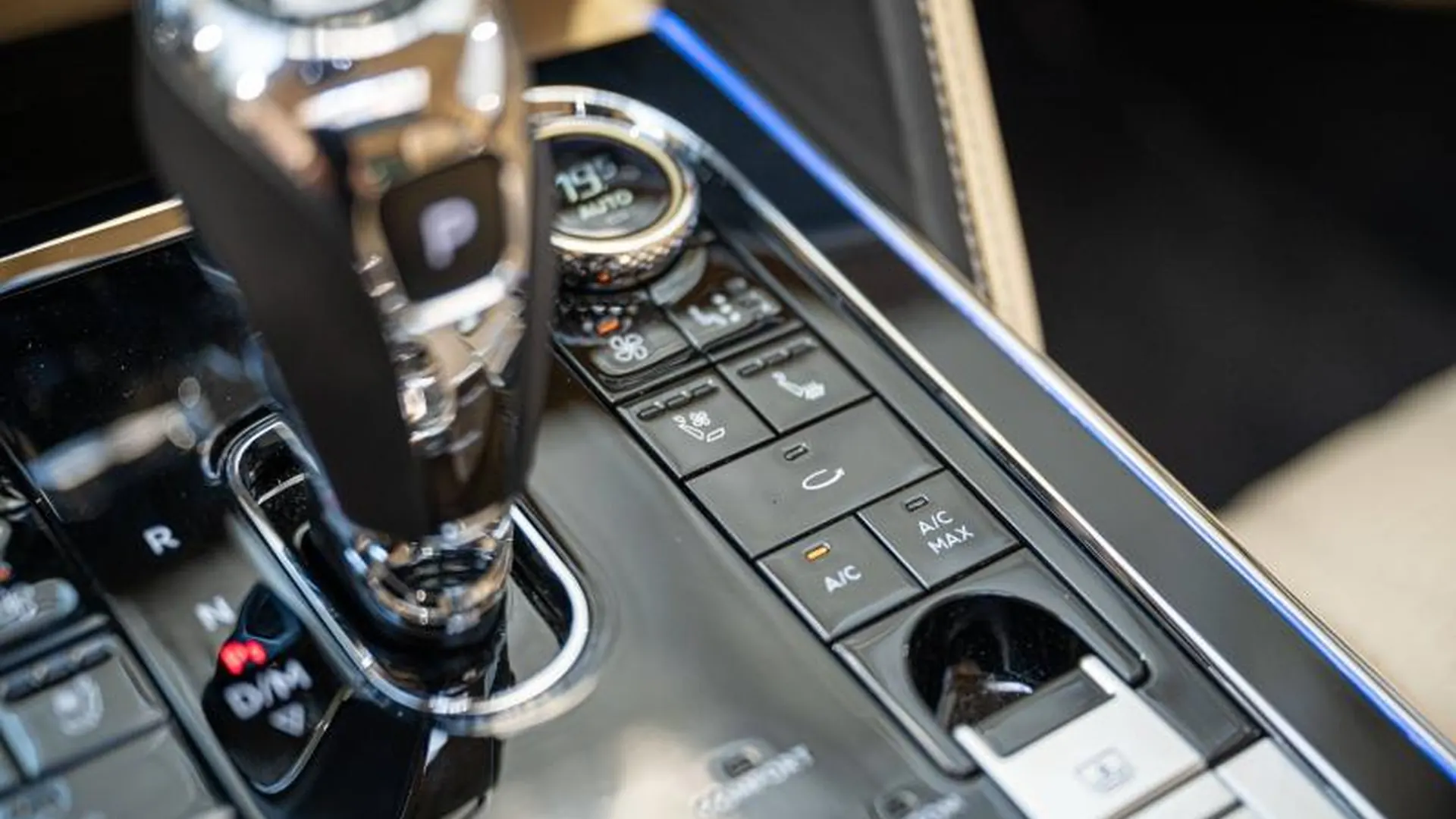 Bentley Flying Spur — photo 39