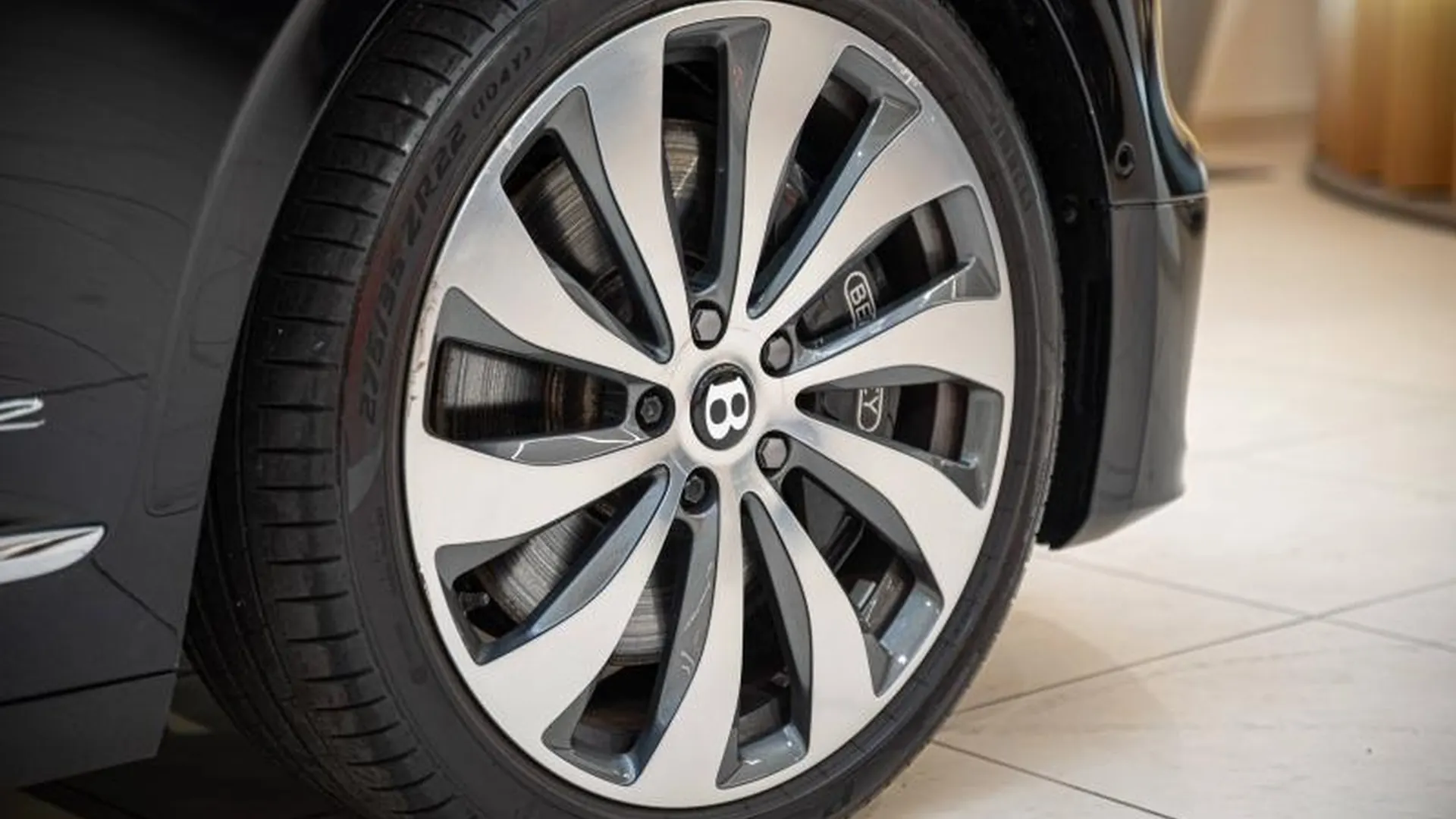 Bentley Flying Spur — photo 9