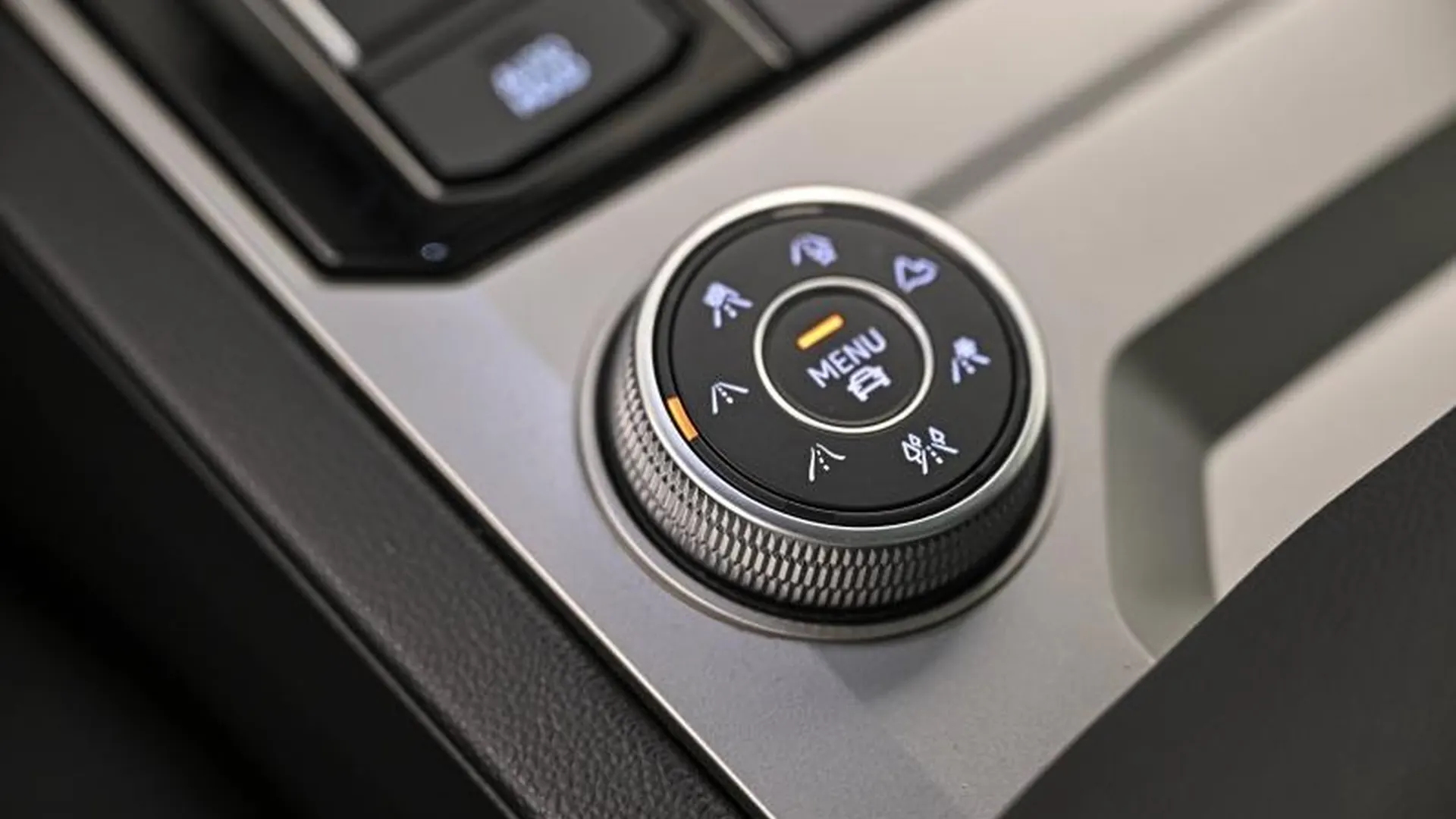 Volkswagen TOUAREG — photo 20