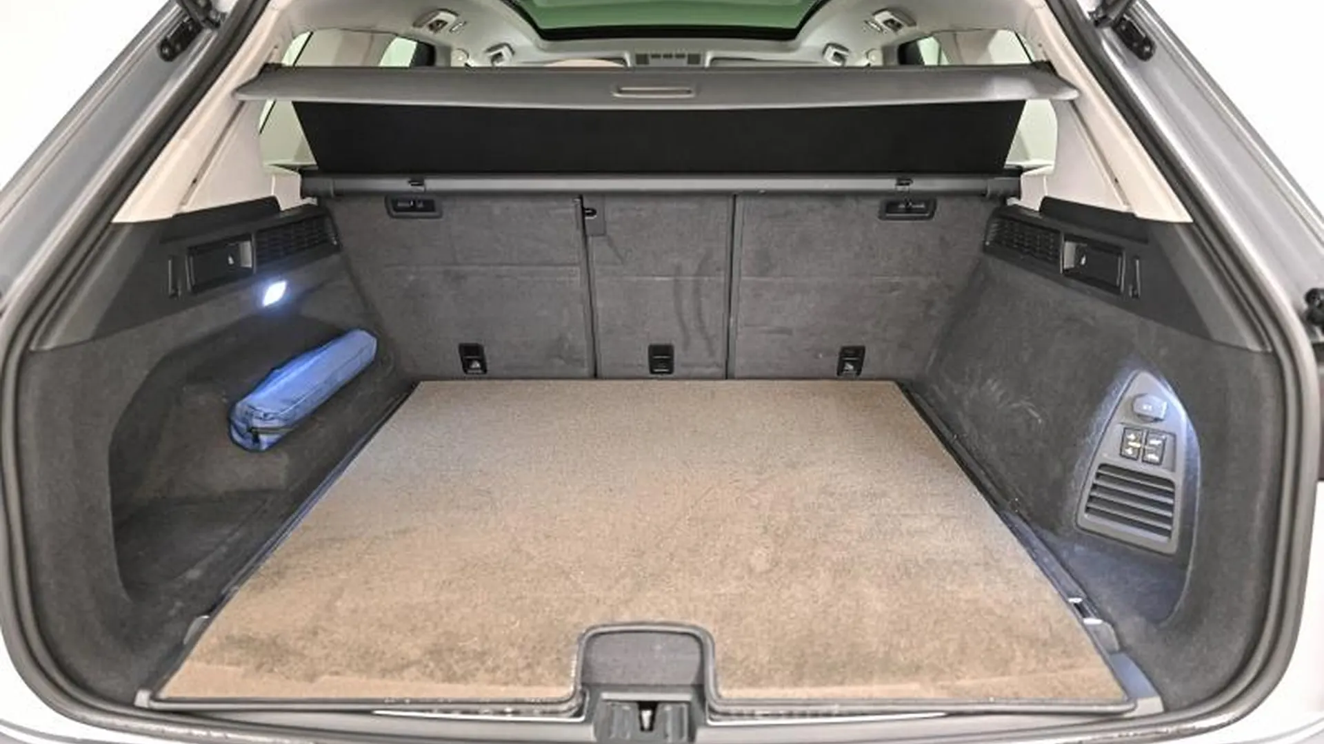 Volkswagen TOUAREG — photo 34