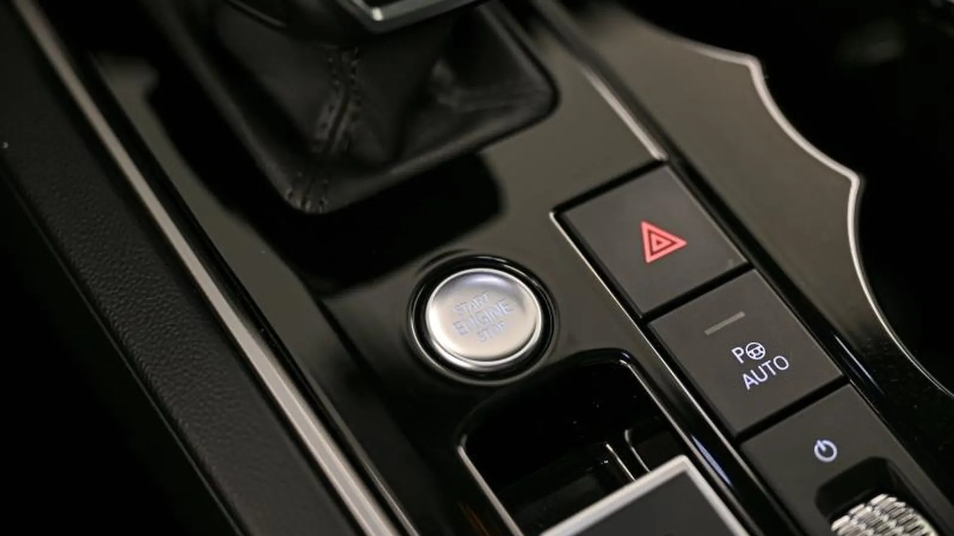 Volkswagen TOUAREG — photo 28