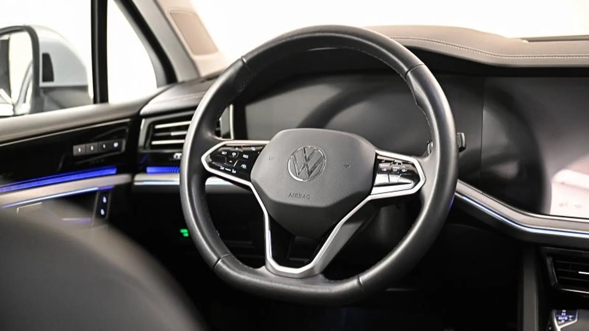 Volkswagen TOUAREG — photo 10