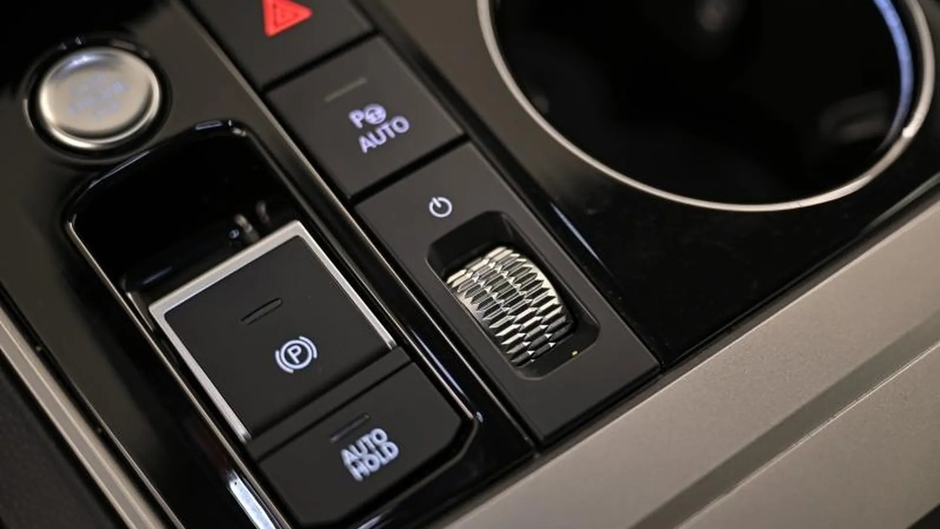 Volkswagen TOUAREG — photo 29