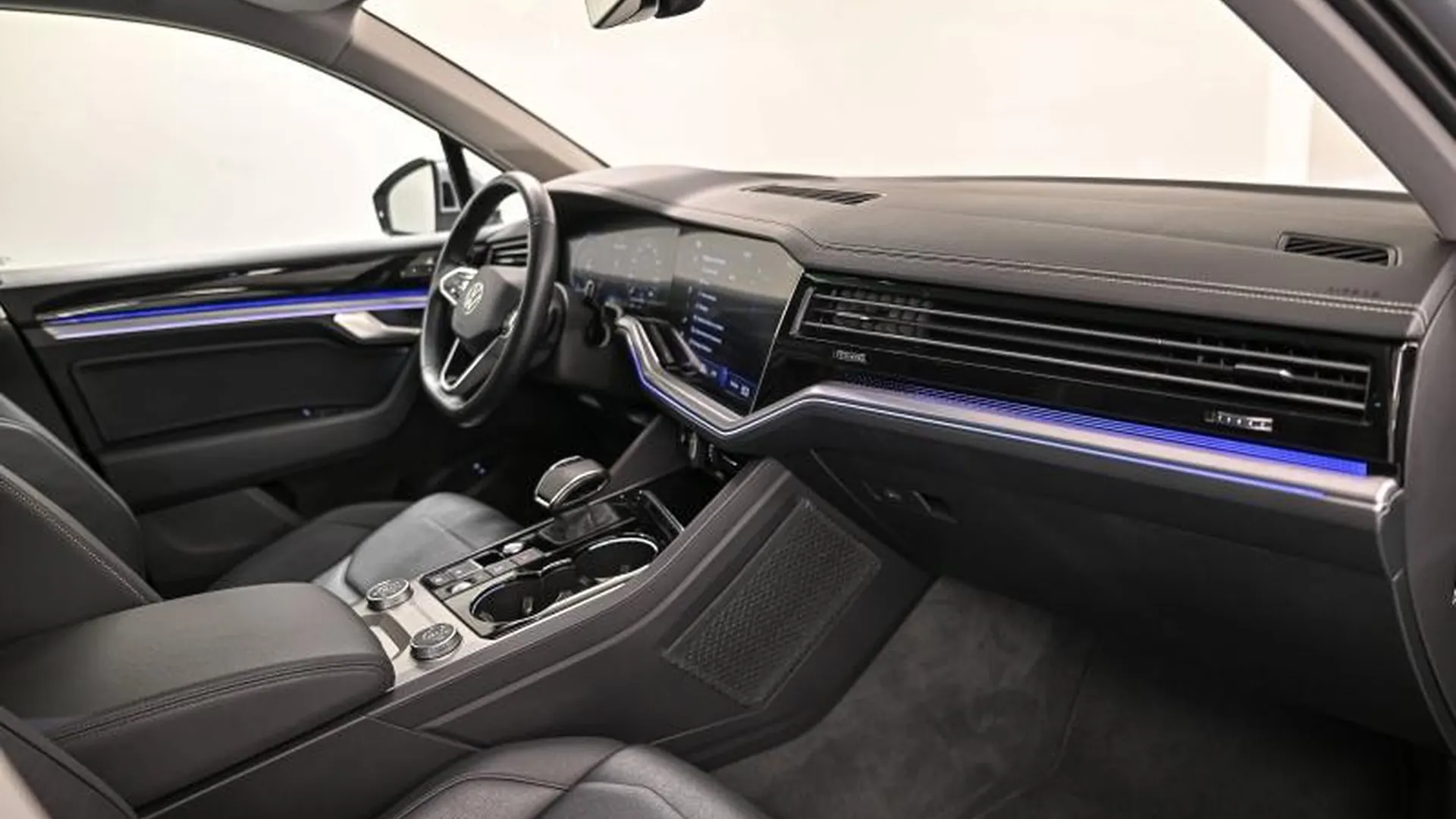 Volkswagen TOUAREG — photo 31