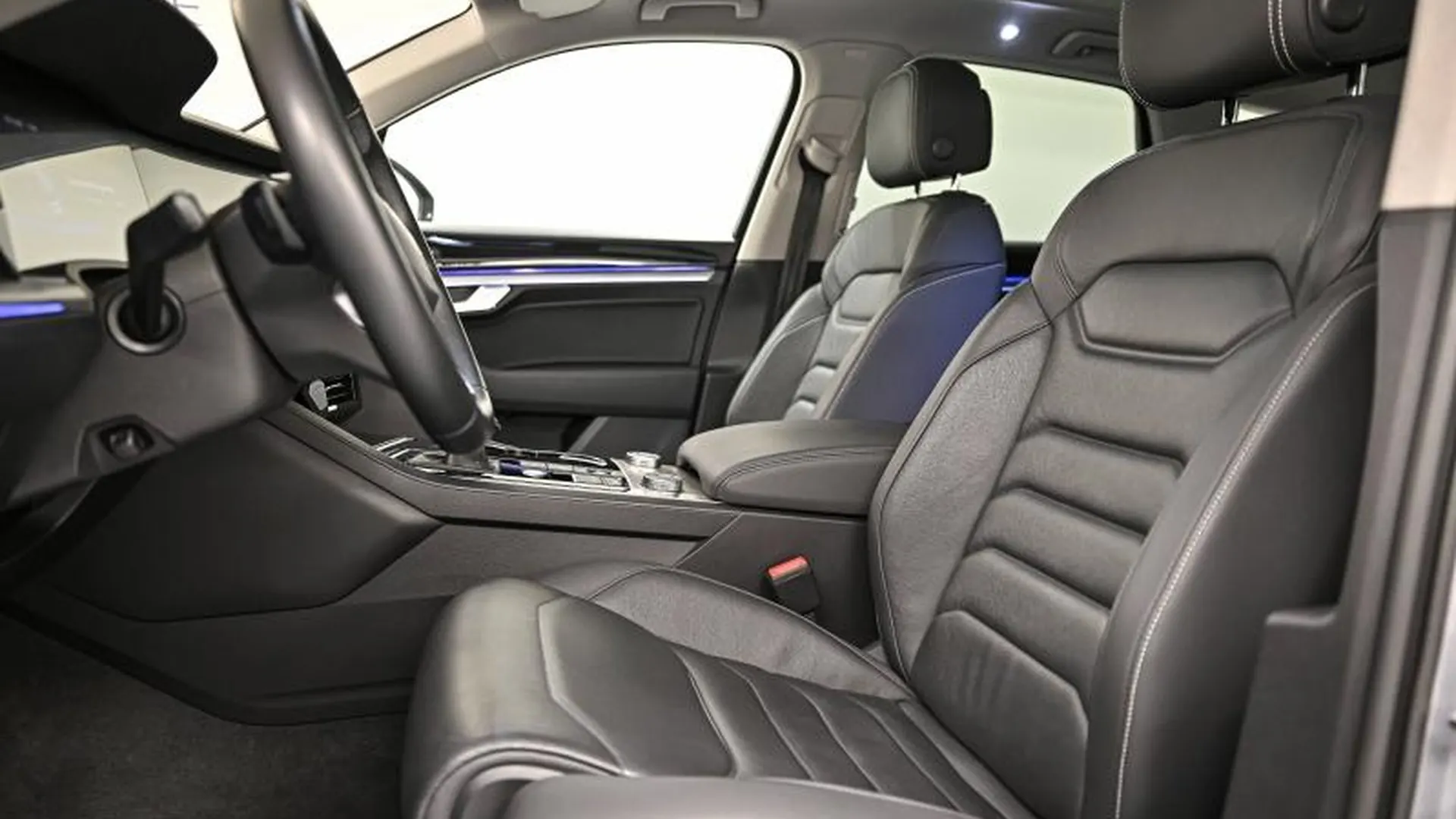 Volkswagen TOUAREG — photo 12