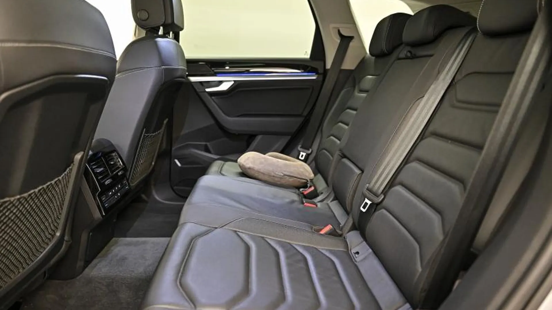 Volkswagen TOUAREG — photo 16