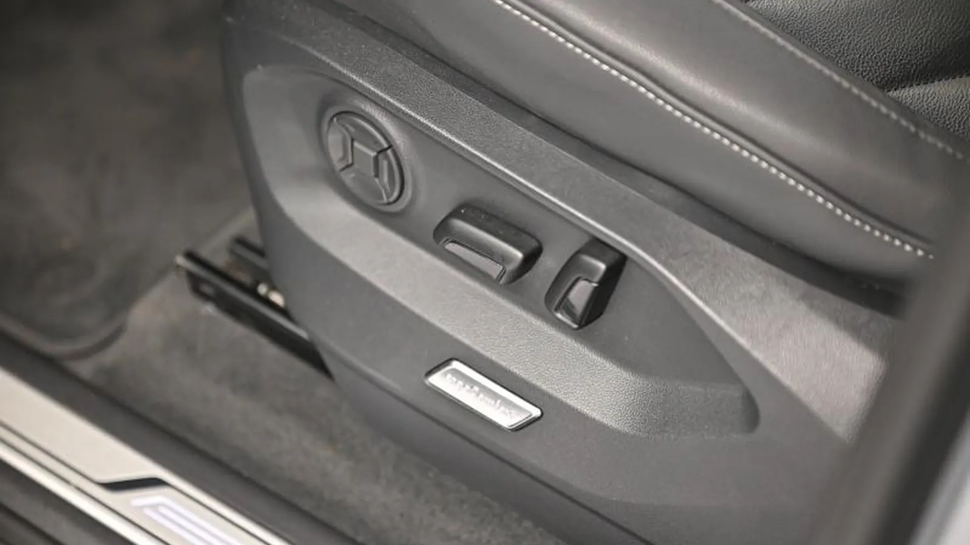 Volkswagen TOUAREG — photo 18