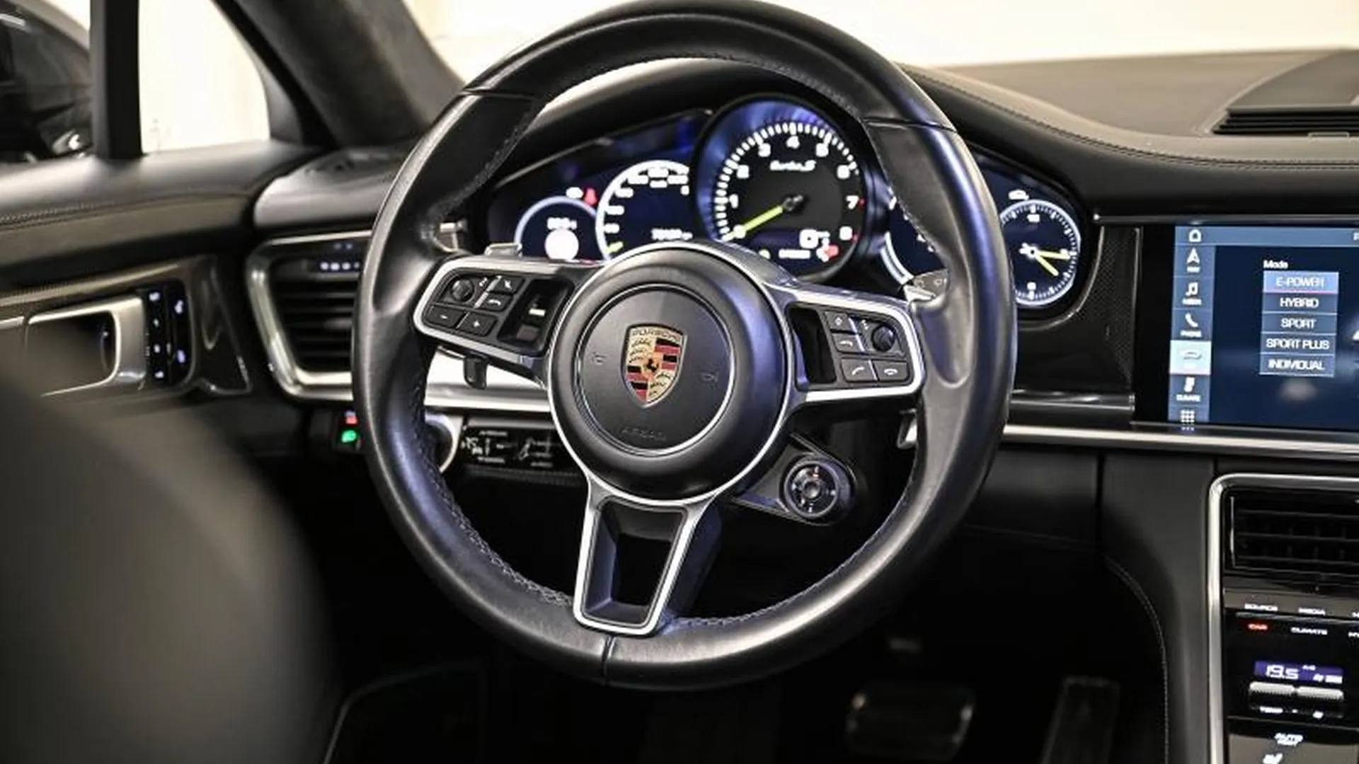 Porsche Panamera Spt Turismo — photo 26