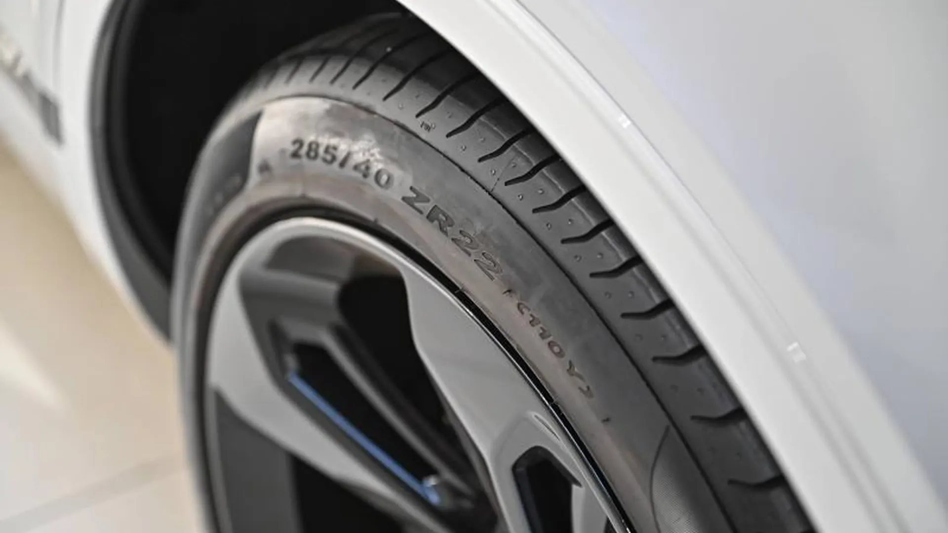 Bentley Bentayga — photo 37