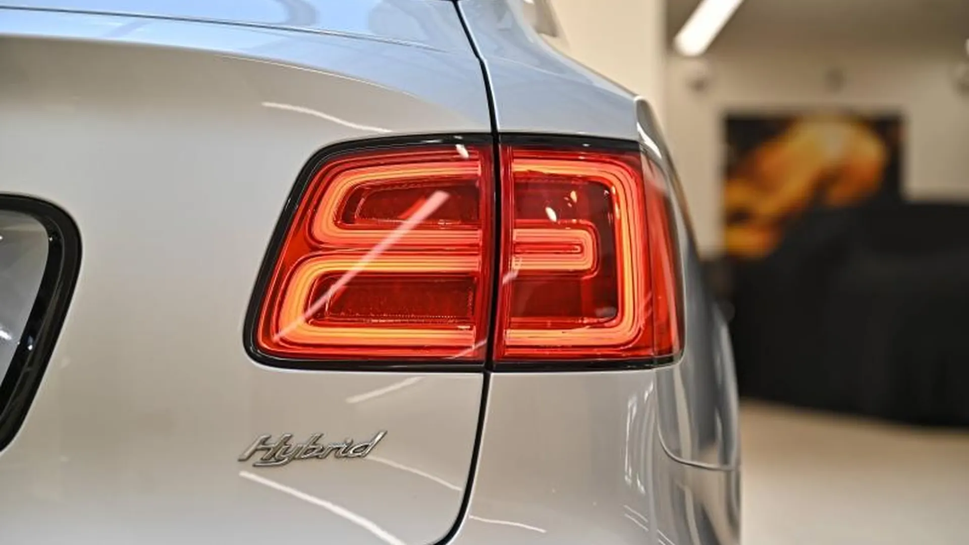 Bentley Bentayga — photo 11
