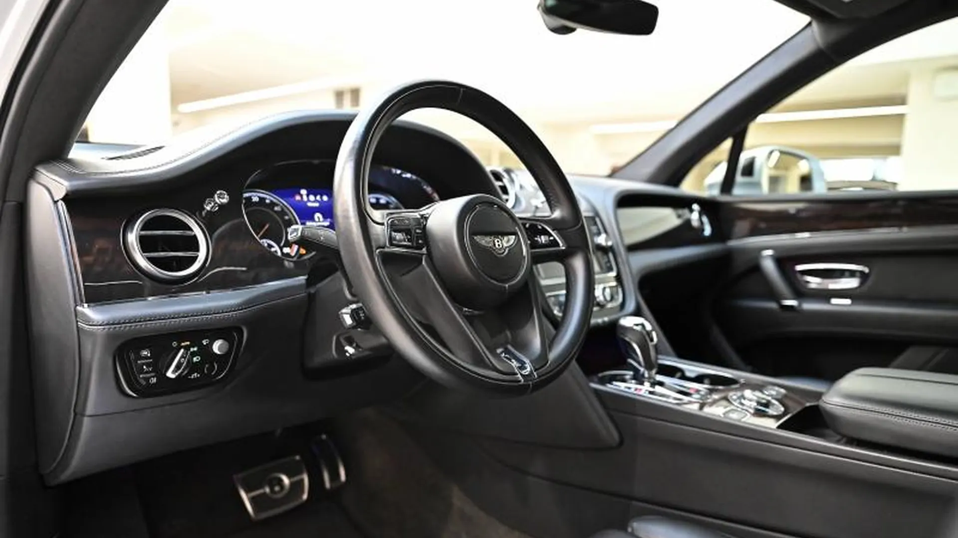 Bentley Bentayga — photo 45