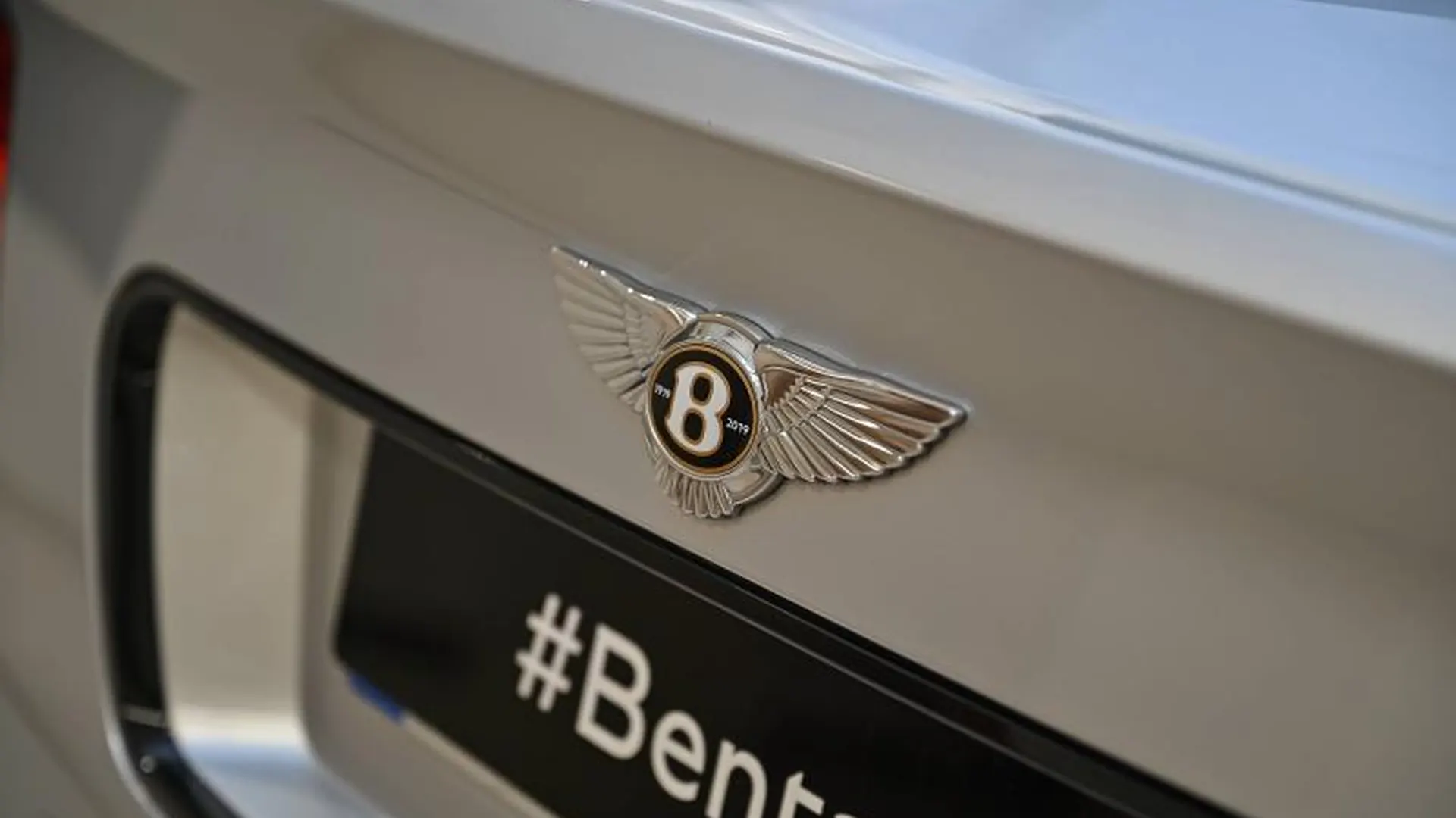 Bentley Bentayga — photo 33