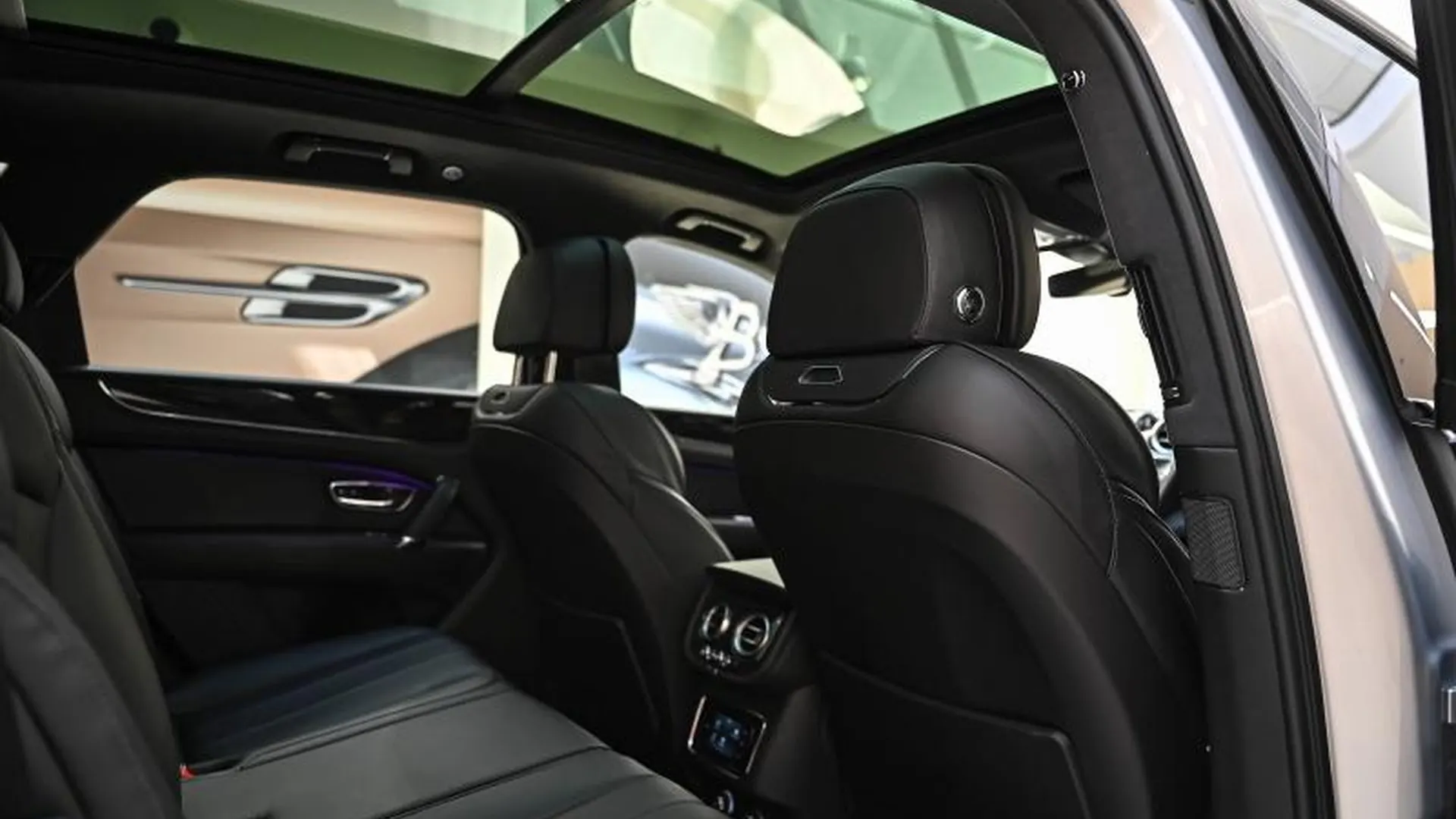 Bentley Bentayga — photo 29