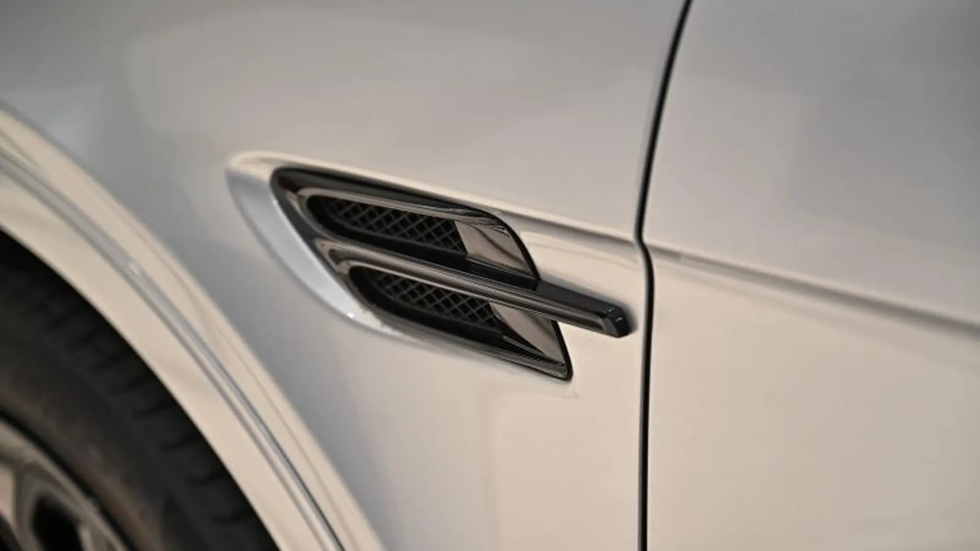 Bentley Bentayga — photo 41