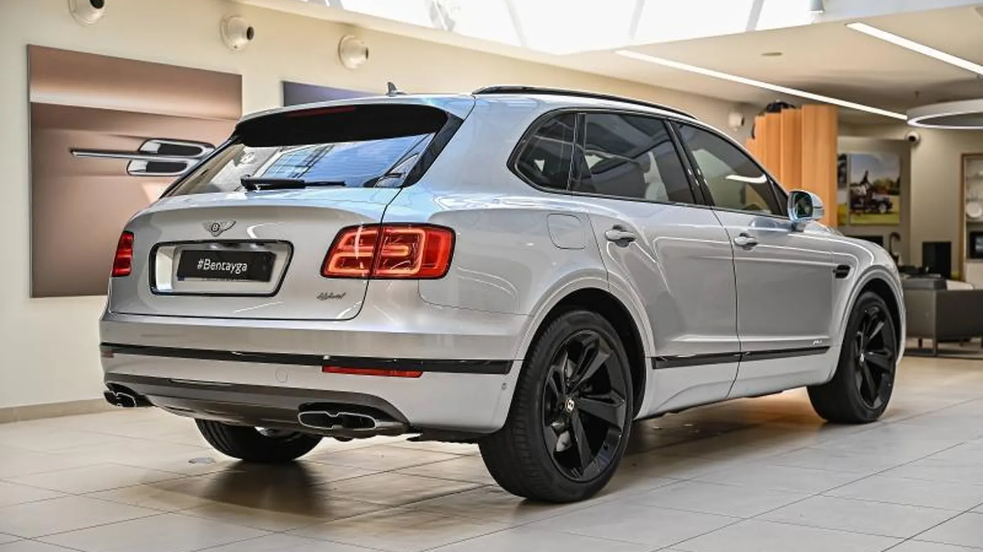 Bentley Bentayga — photo 7