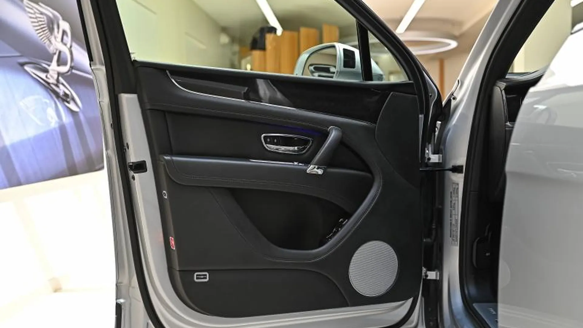 Bentley Bentayga — photo 43