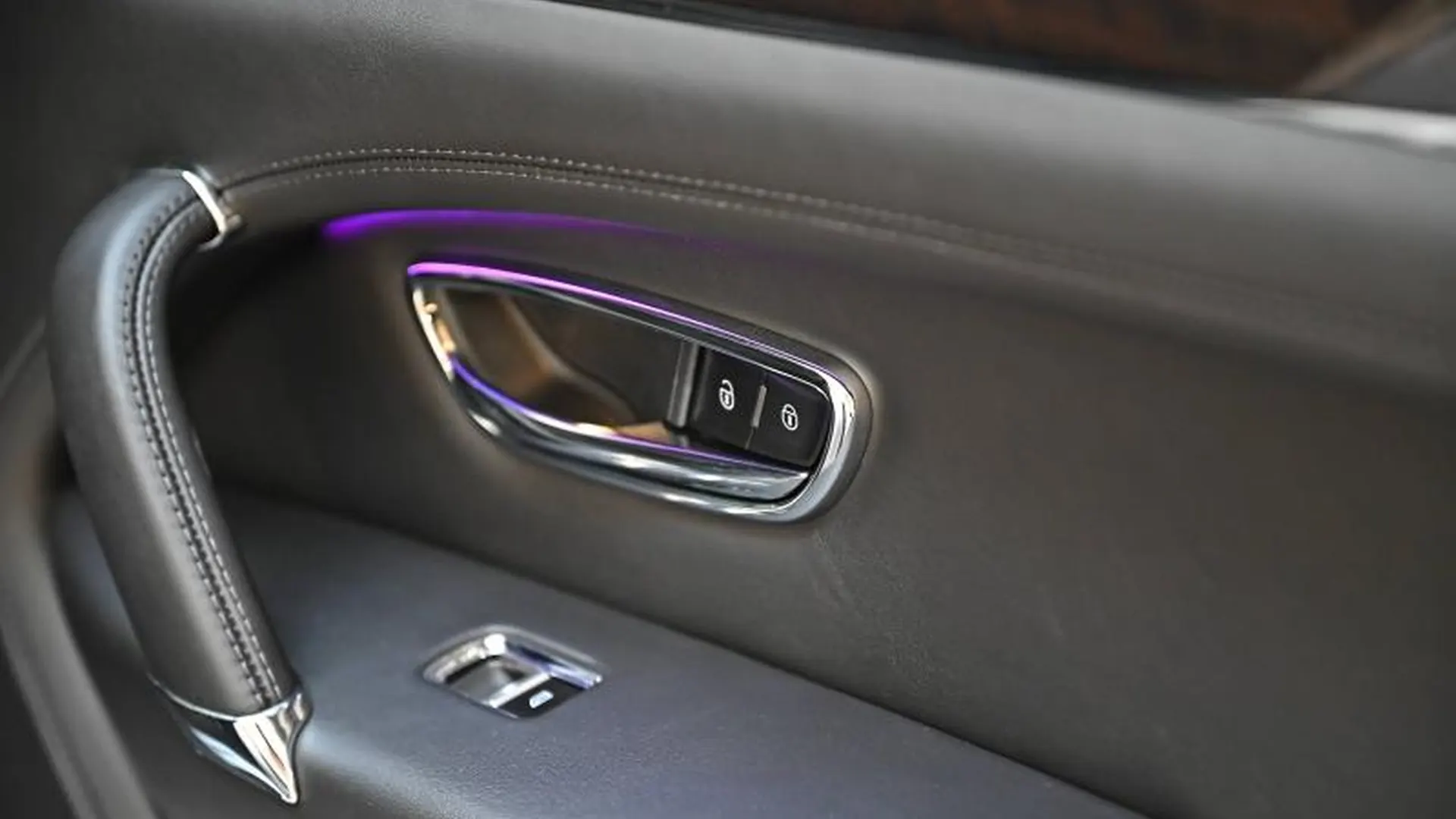 Bentley Bentayga — photo 27