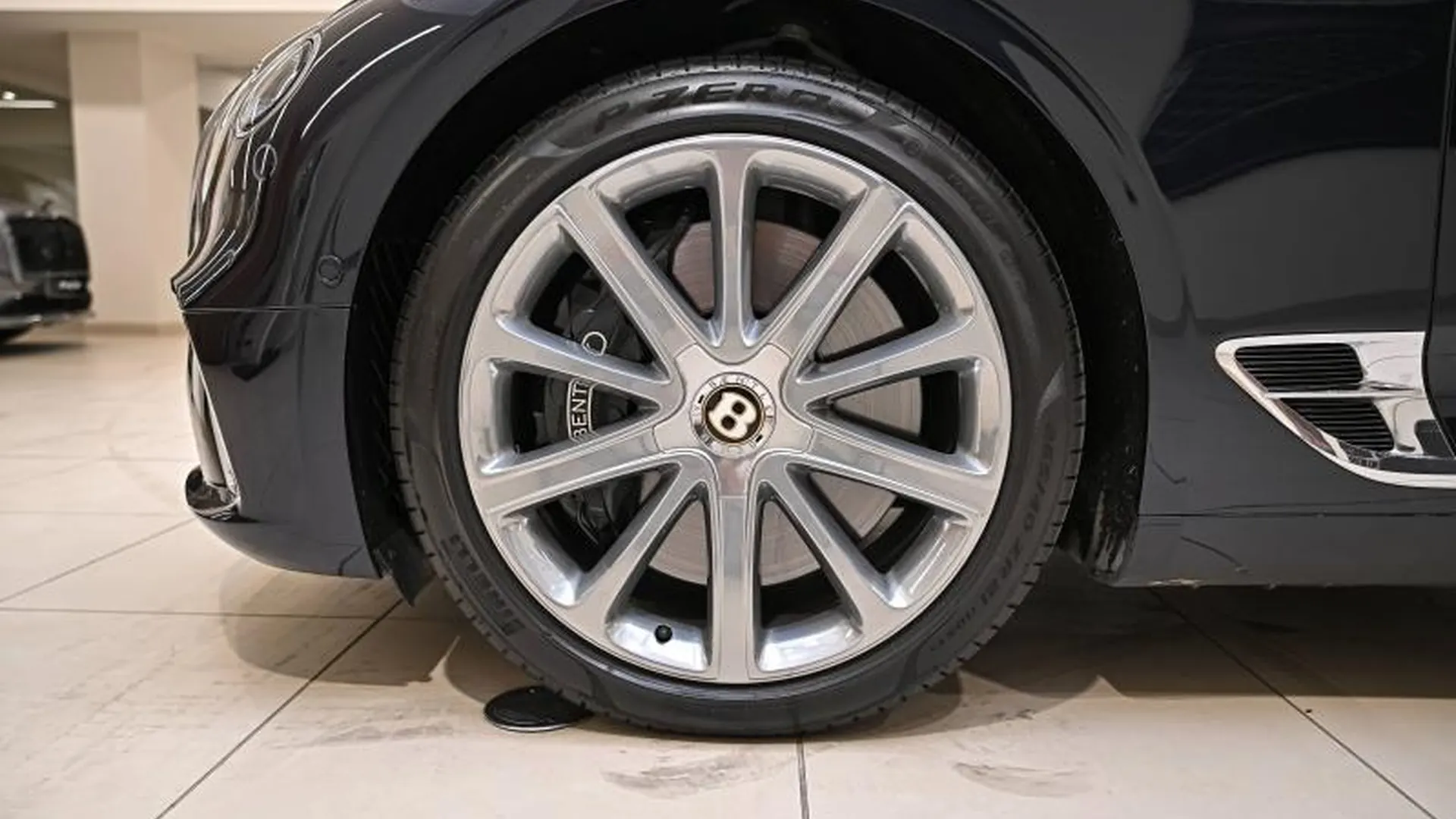 Bentley Continental GTC — photo 20