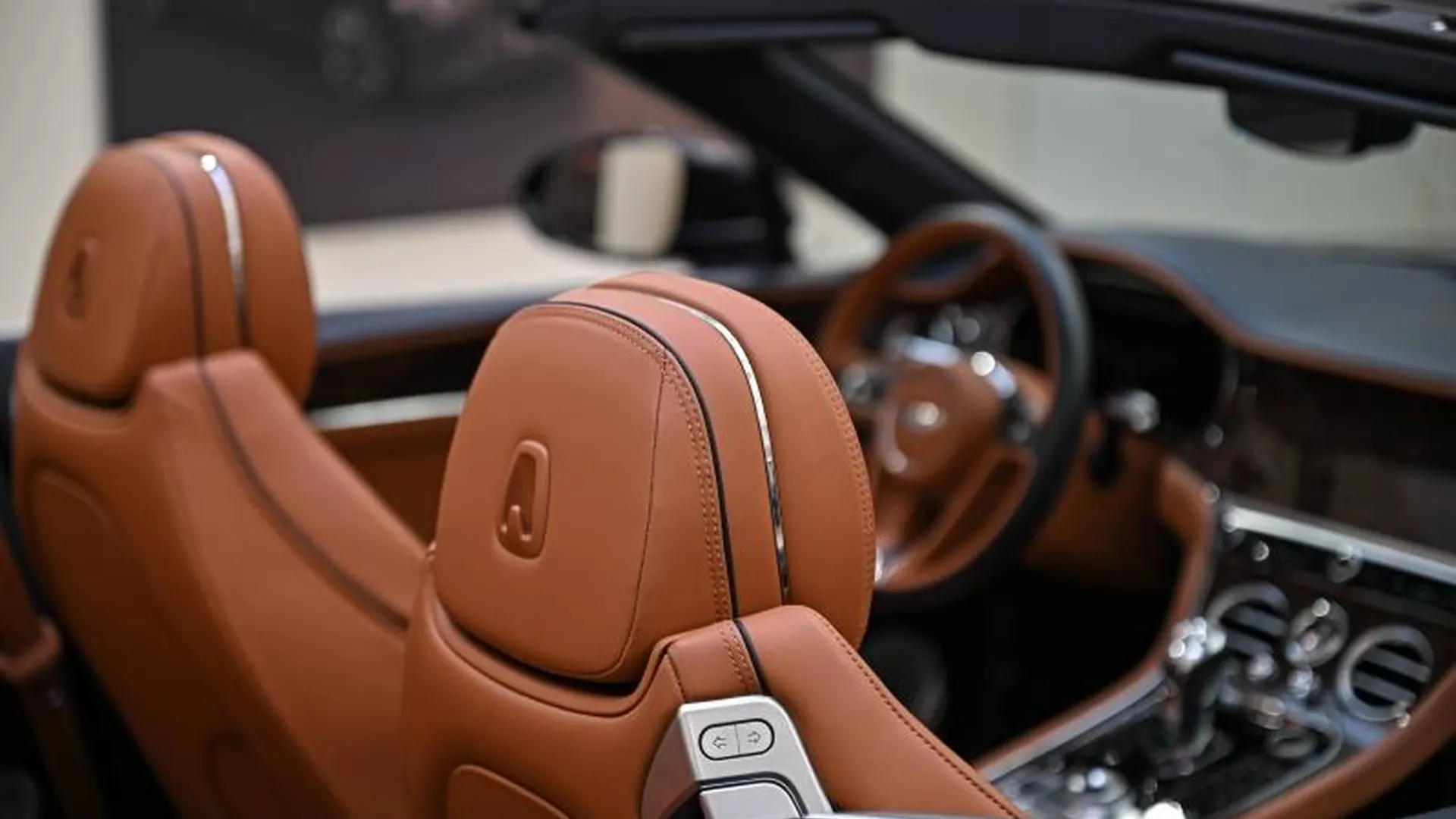 Bentley Continental GTC — photo 15